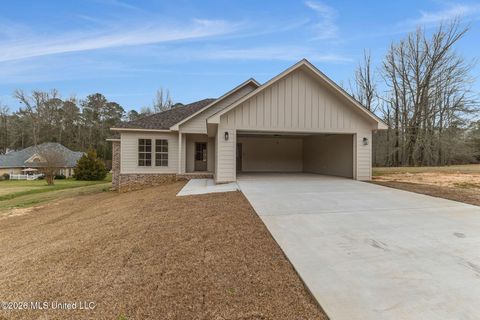 Homes For Sale - 15 Briar Creek Circle<br/> Laurel, MS 39440