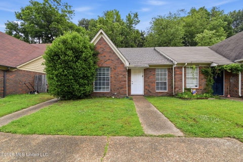 Homes For Sale - 5870 Garden Walk<br/> Southaven, MS 38671