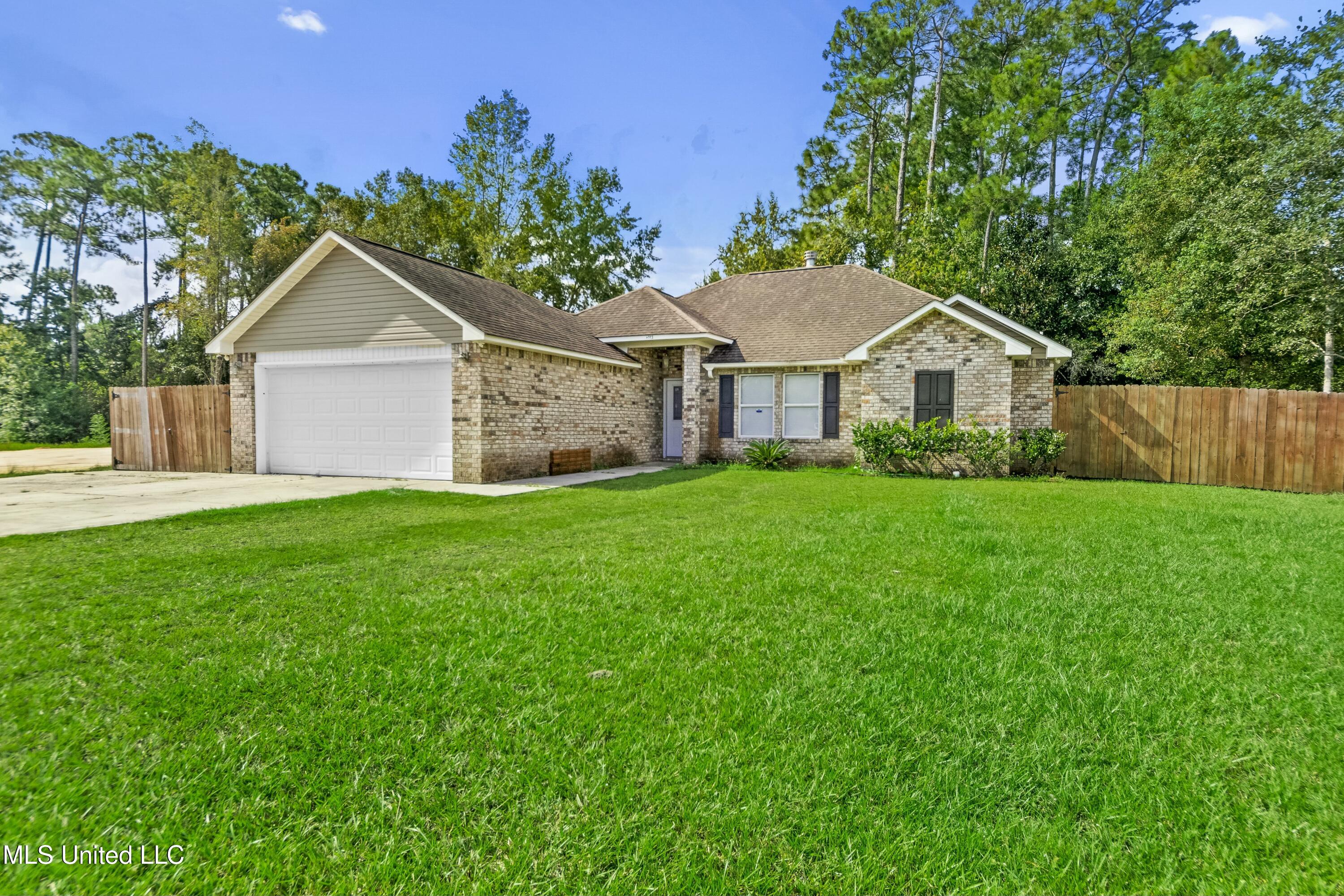 8205 Redstone Drive, Gautier, Mississippi image 2