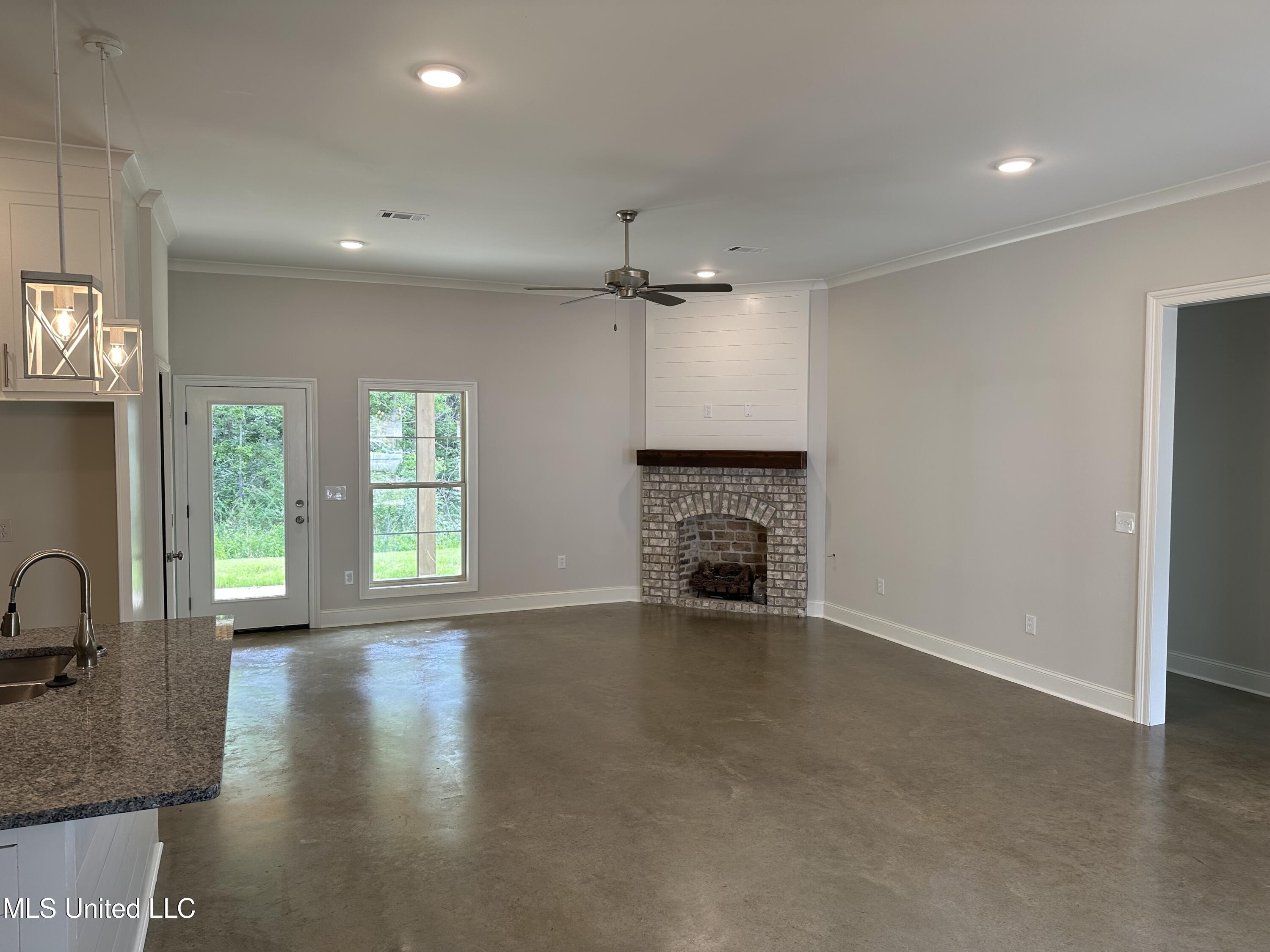 967 Riverside Lane, Pearl, Mississippi image 3