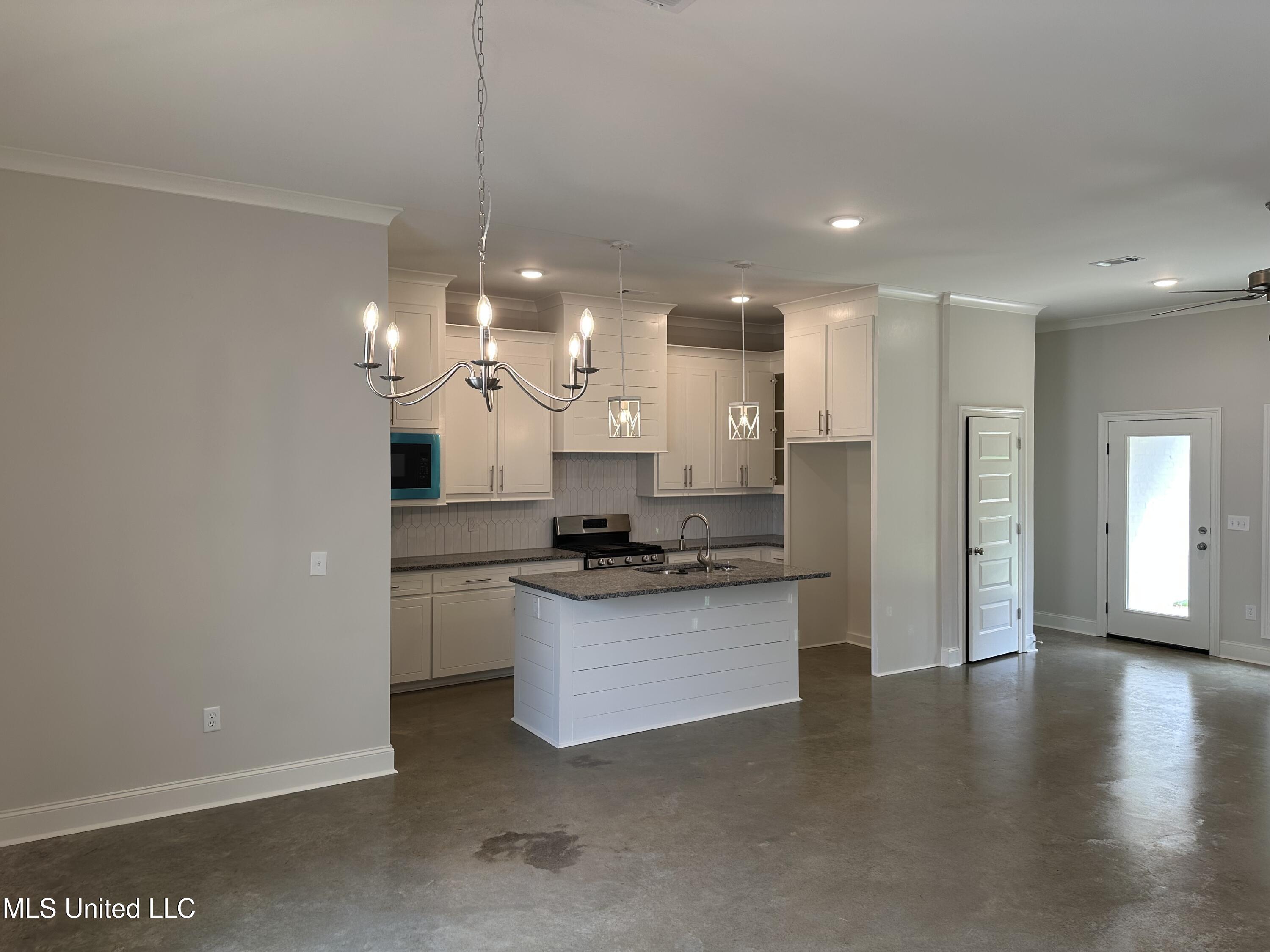 967 Riverside Lane, Pearl, Mississippi image 2