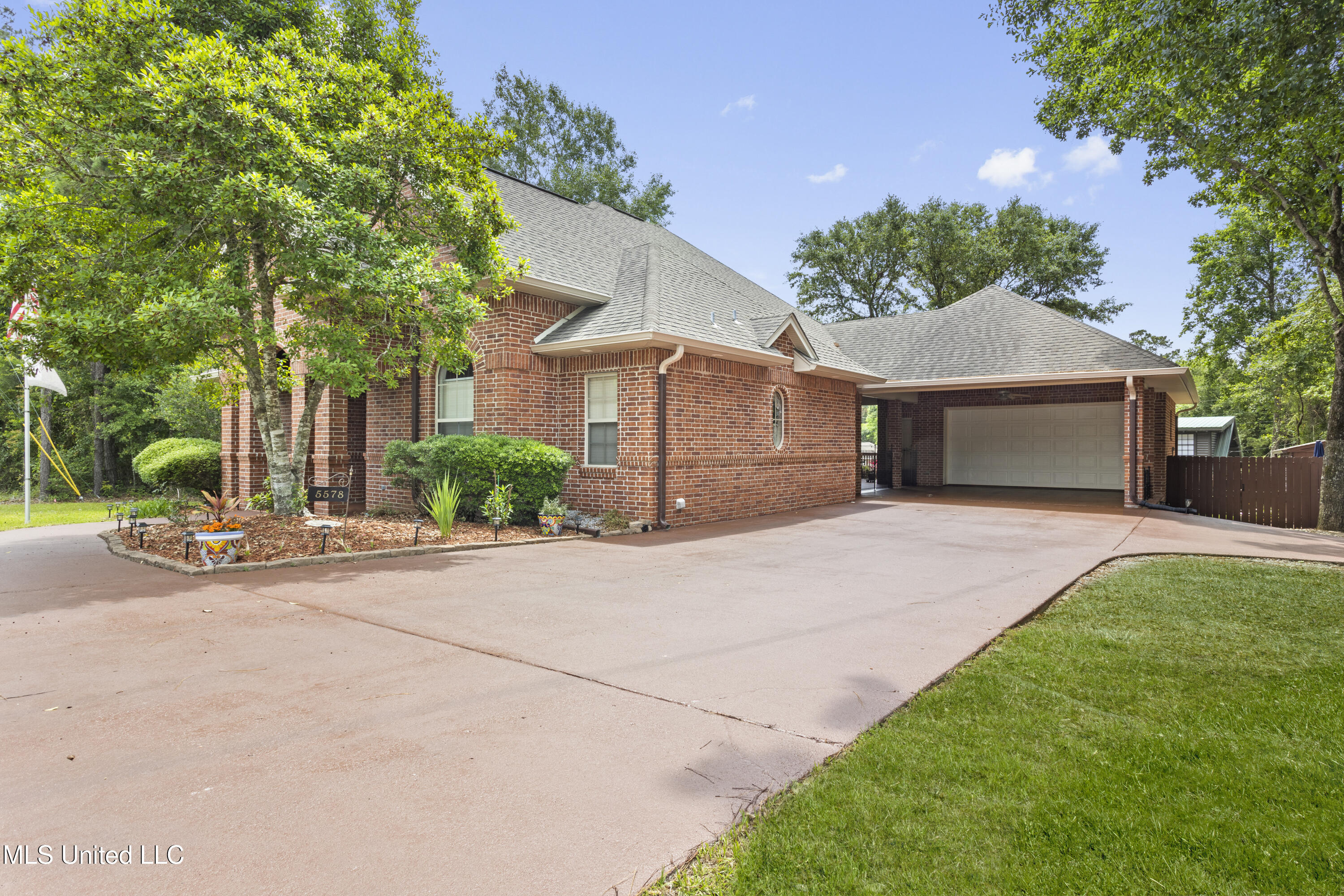 5578 E Diamondhead Drive, Diamondhead, Mississippi image 2
