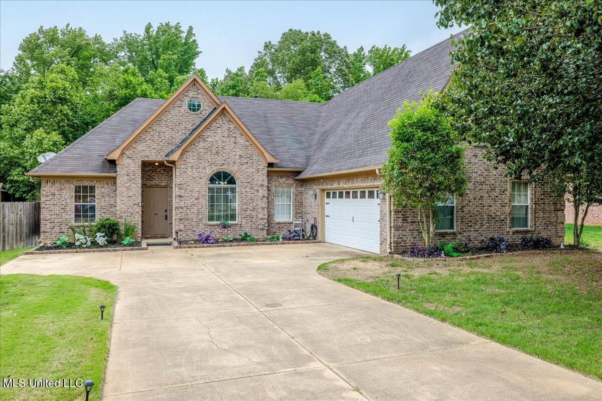856 Keebler Drive, Southaven, Mississippi image 1