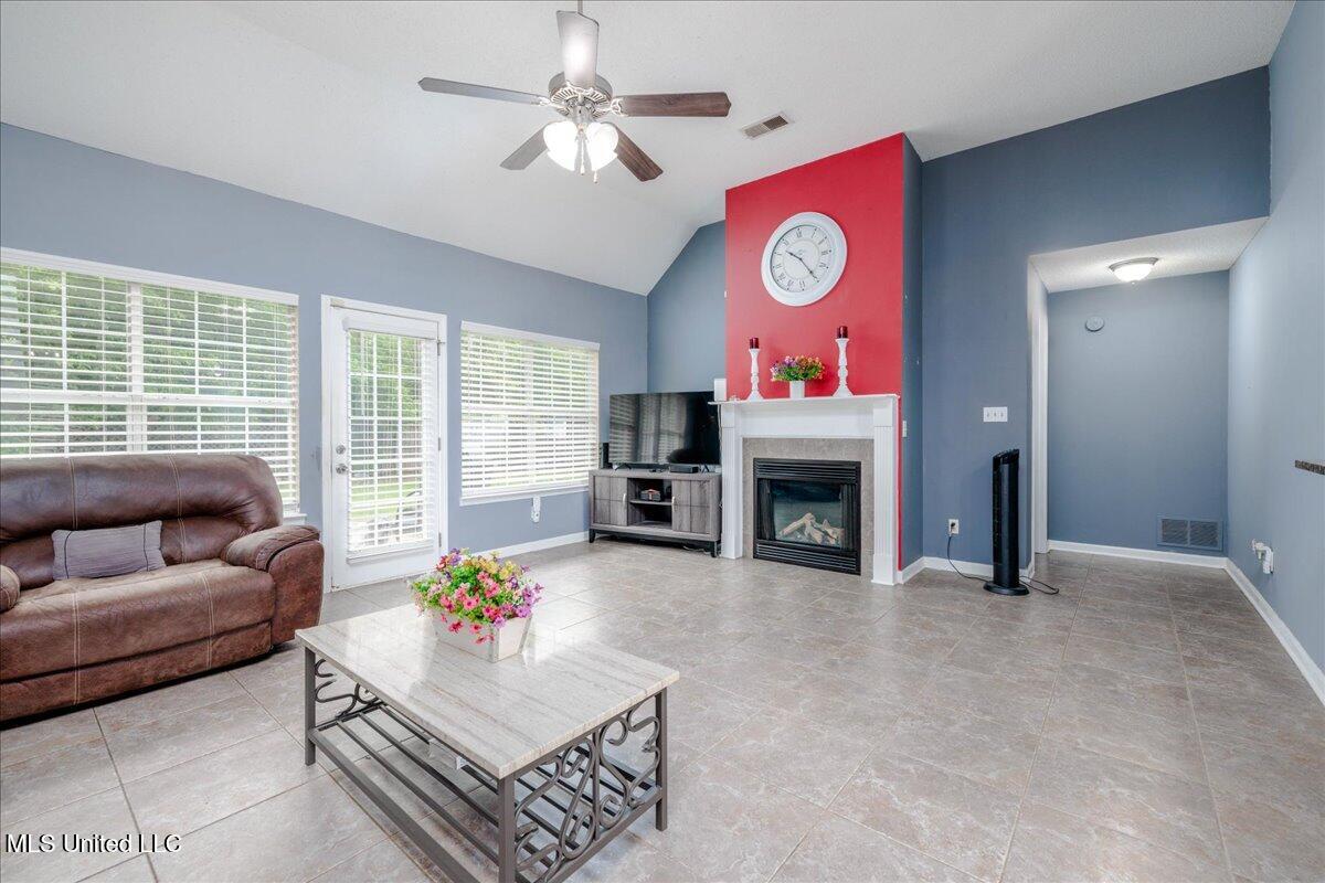 856 Keebler Drive, Southaven, Mississippi image 3