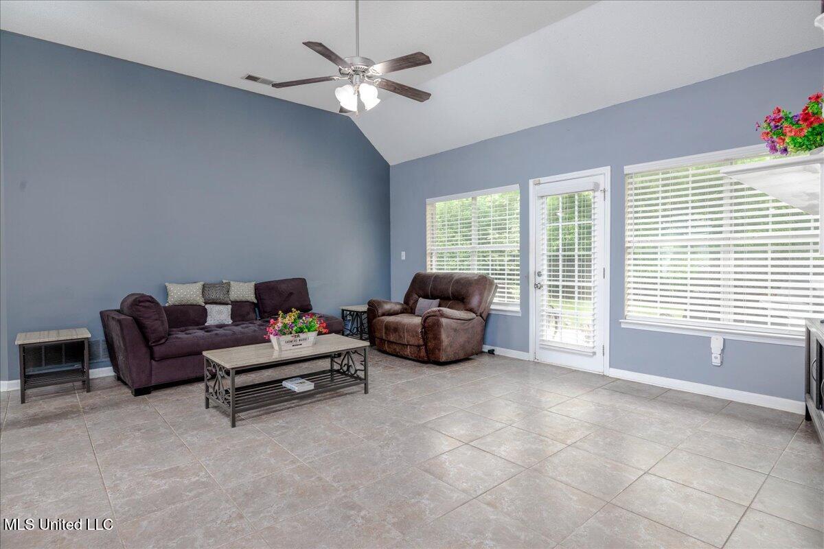 856 Keebler Drive, Southaven, Mississippi image 6
