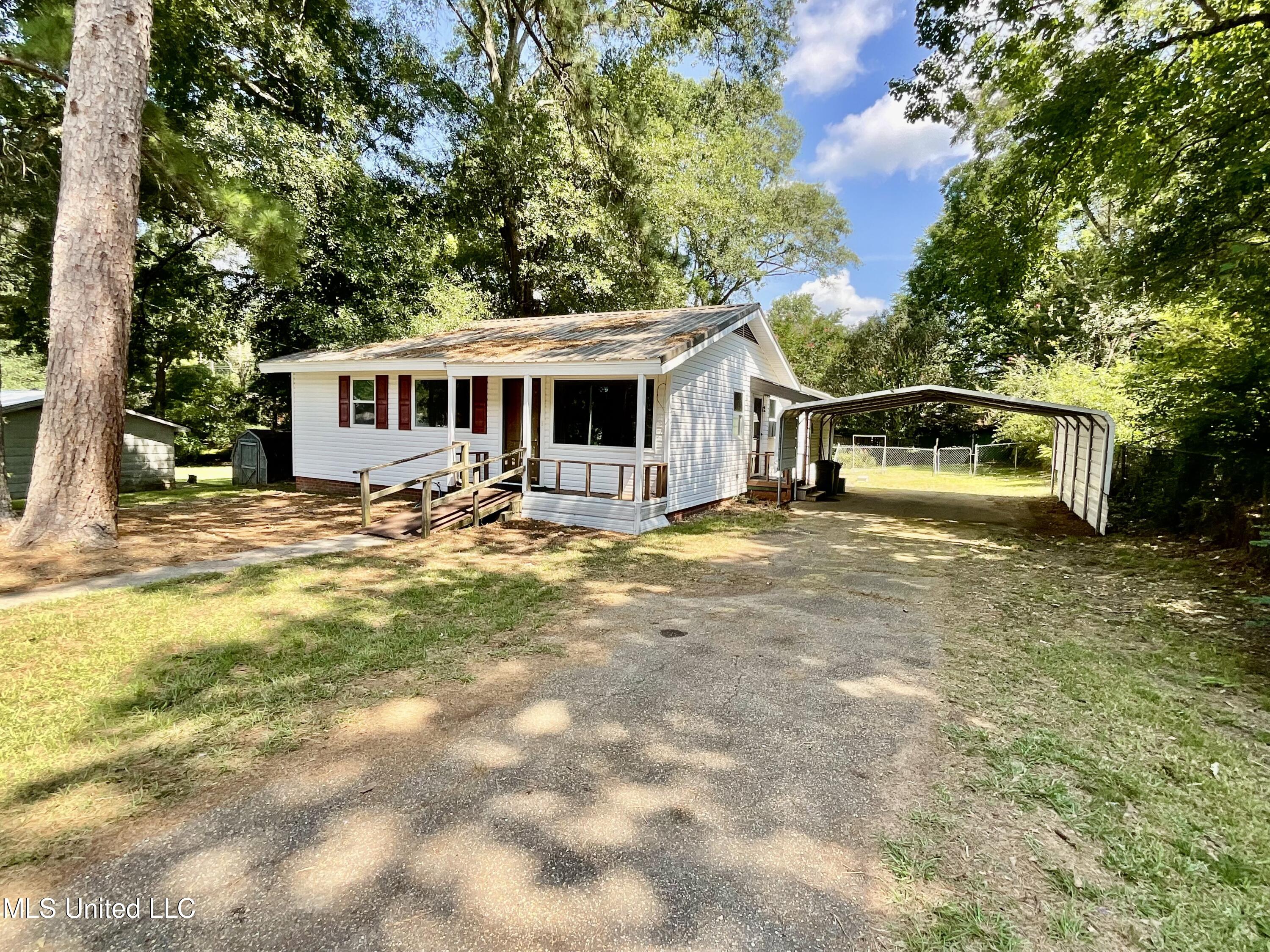 201 NE Jadek Drive, Magee, Mississippi image 2