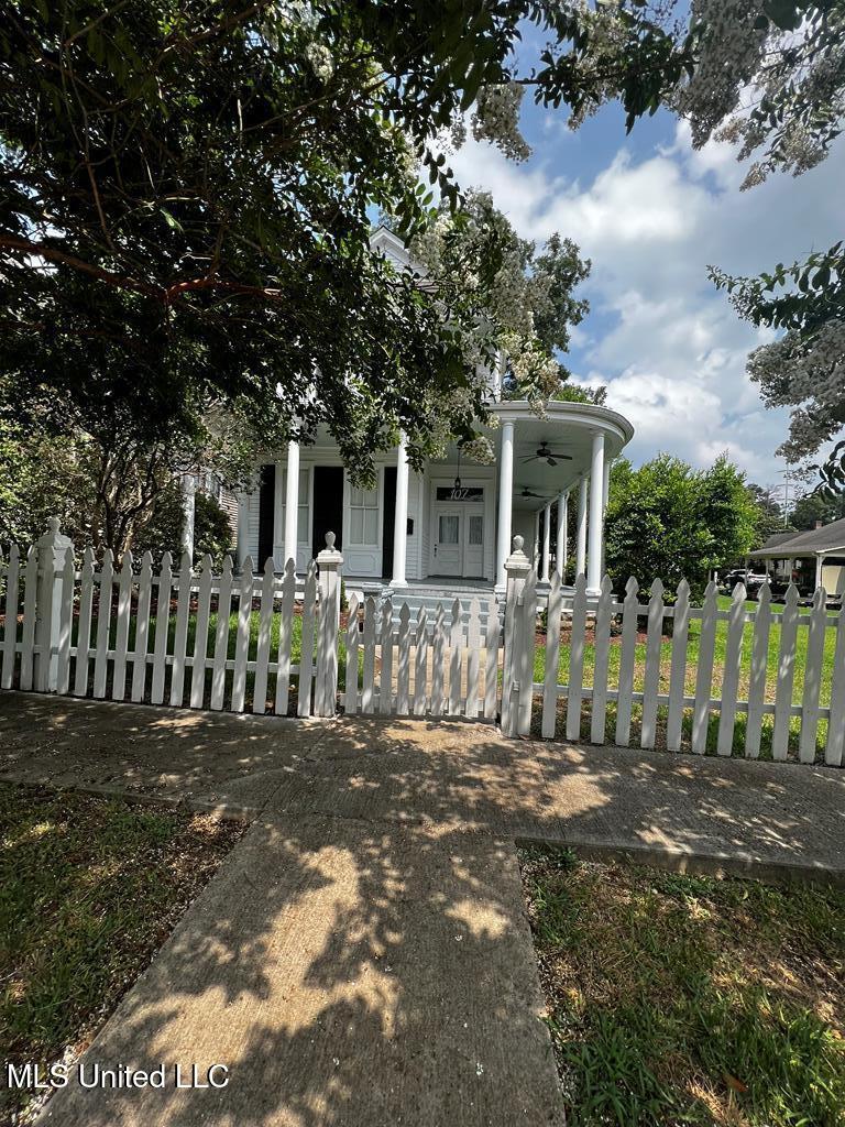 107 Arlington Avenue, Natchez, Mississippi image 1