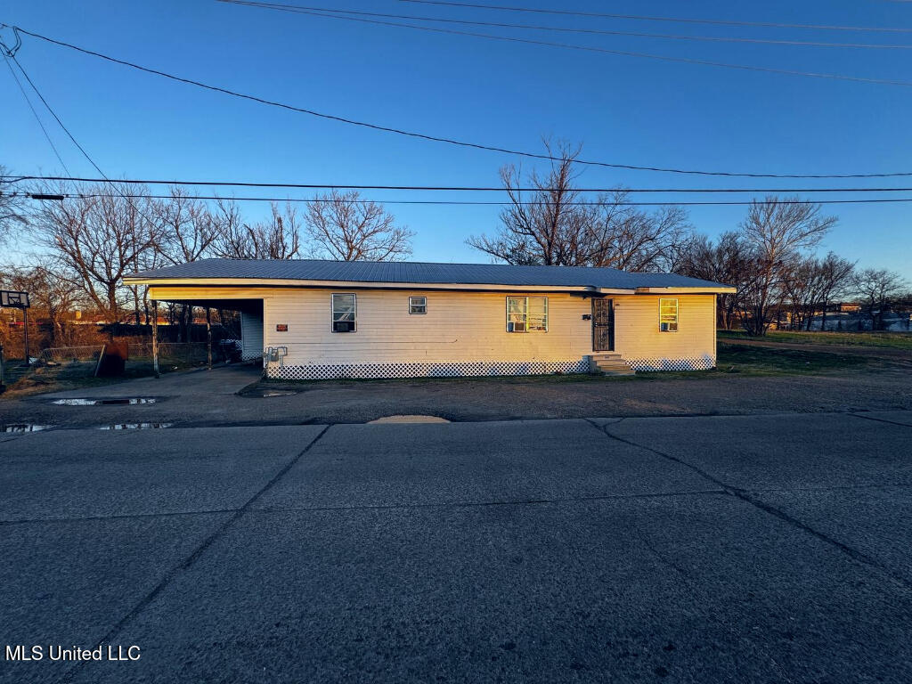 302 N Water Street, Yazoo City, Mississippi image 1