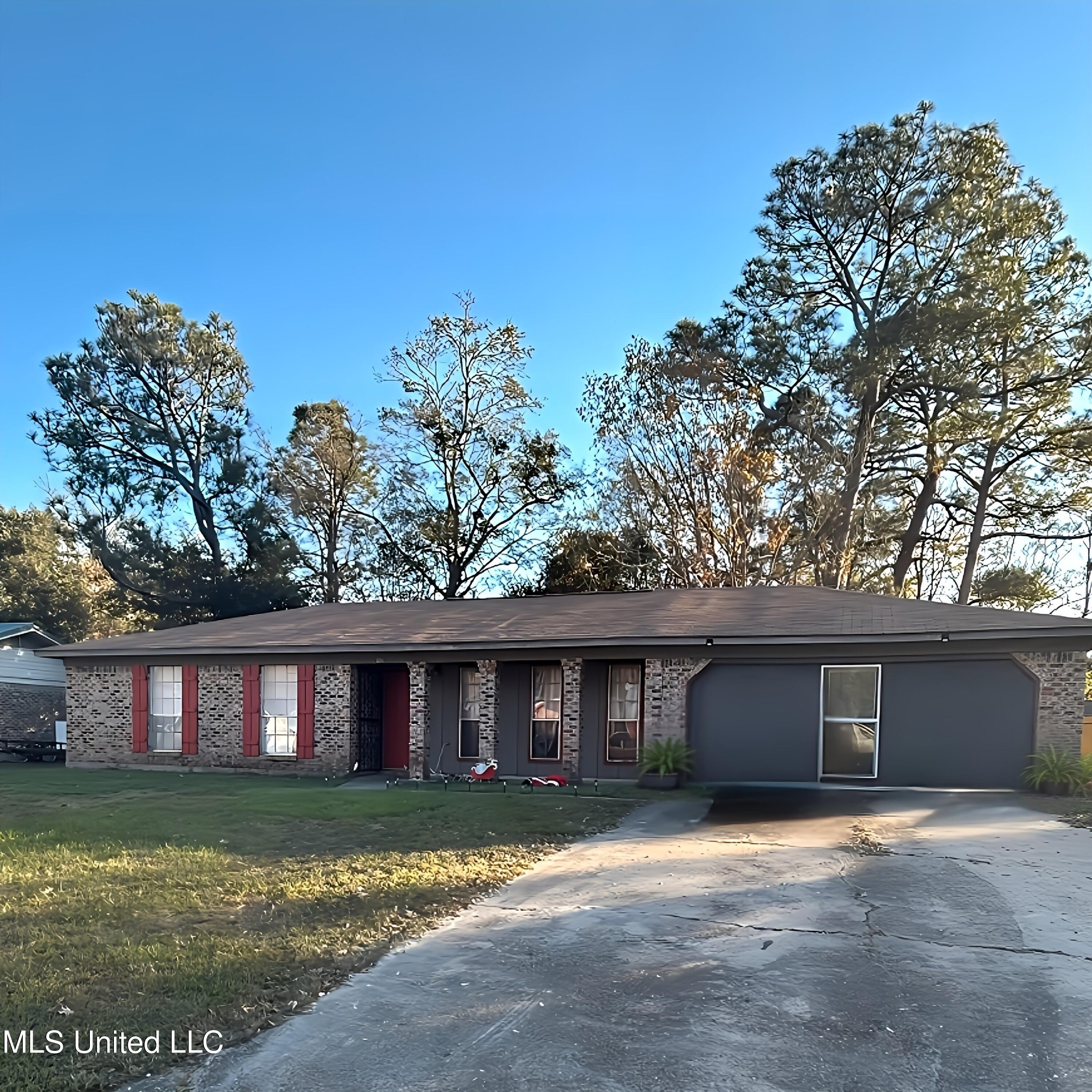 1925 University Street, Gautier, Mississippi image 1