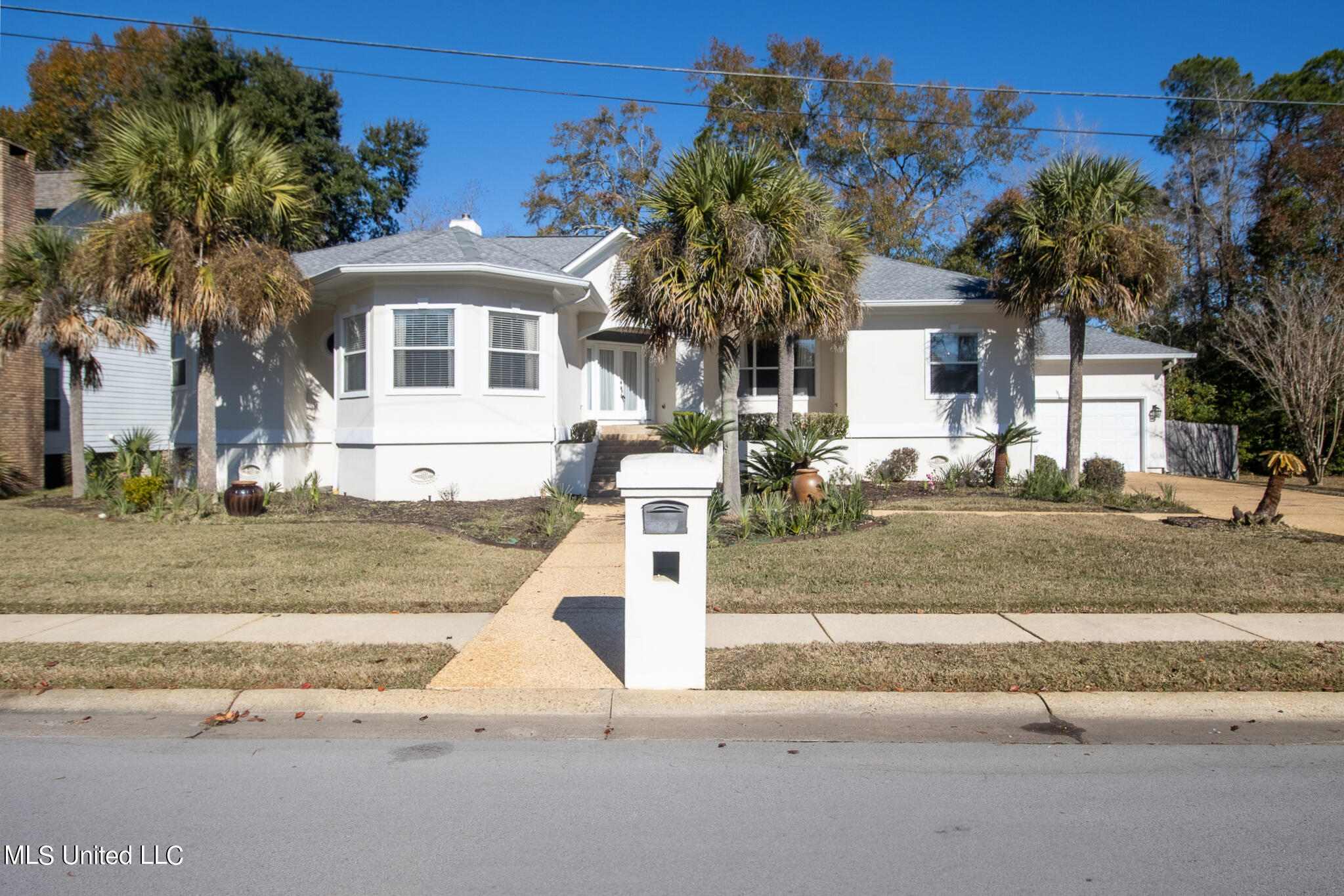 416 N Caribe Place, Gulfport, Mississippi image 2