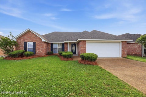 Homes For Sale - 1048 Bullrun Circle<br/> Hinds County, Byram, MS 39272