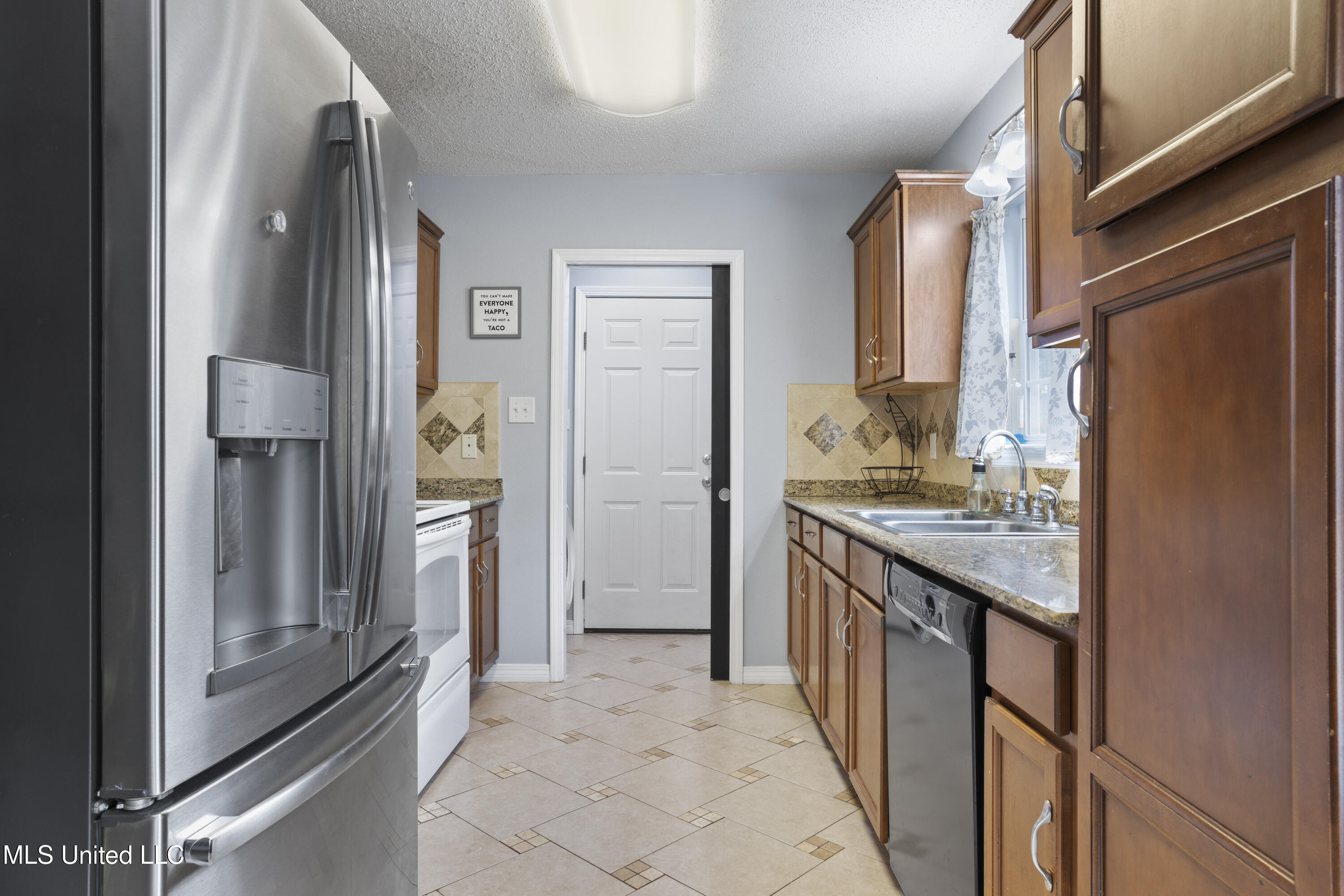 1825 Porpoise Drive, Gautier, Mississippi image 11
