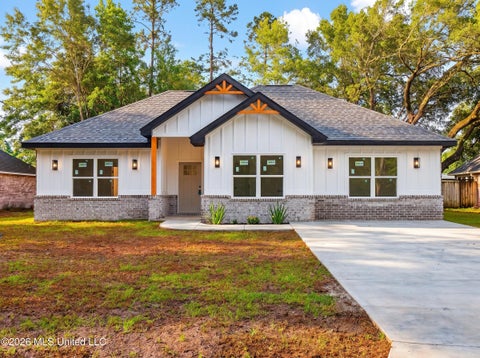Homes For Sale - 2408 Parkview Drive<br/> Gautier, MS 39553
