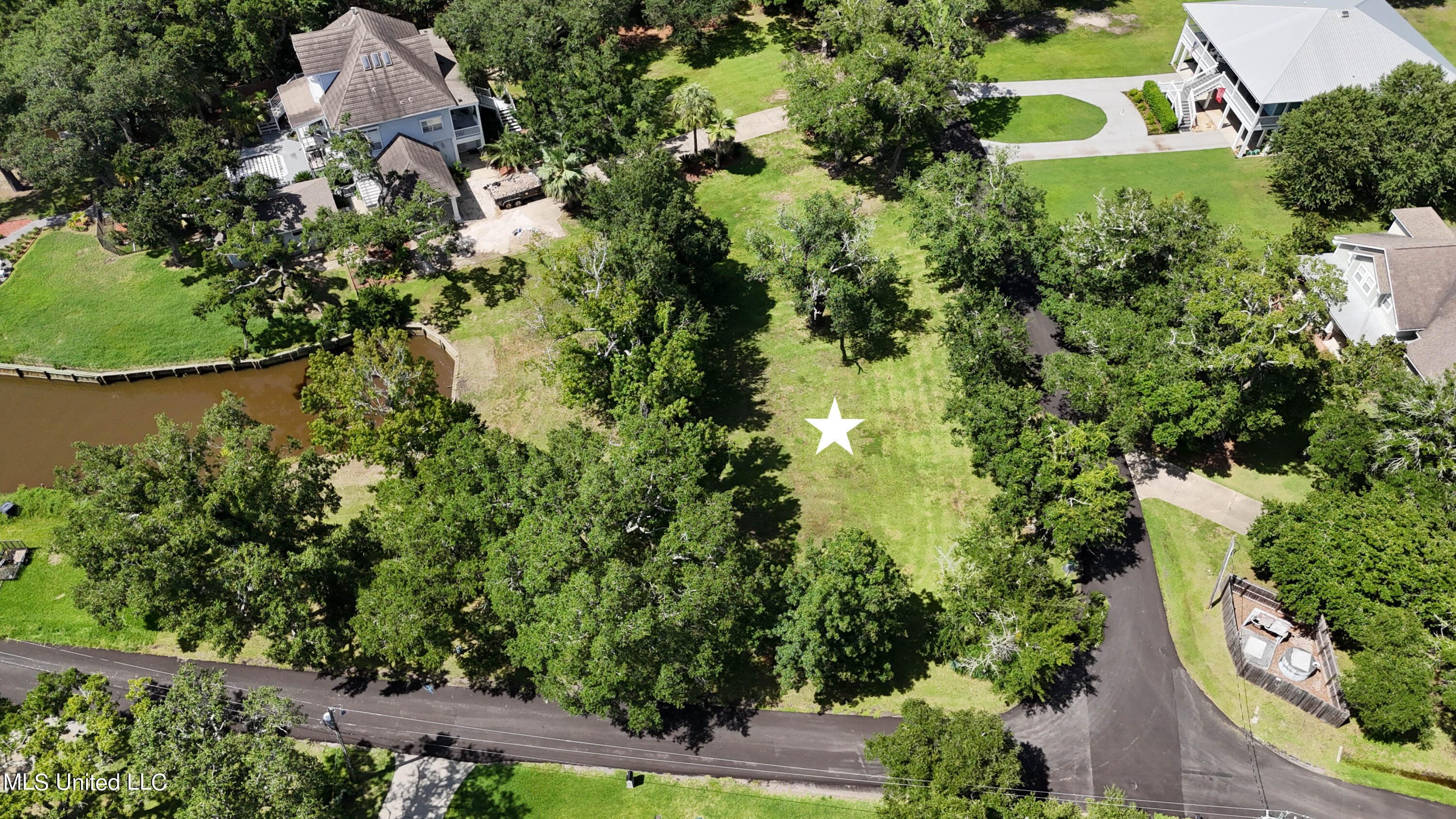 Eagle Point Road, Ocean Springs, Mississippi image 8