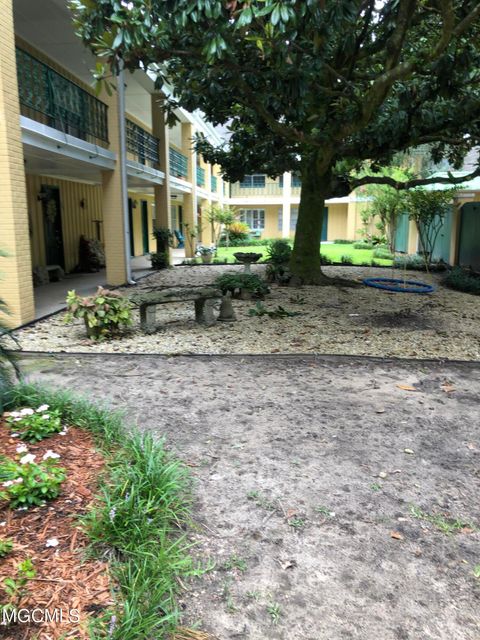 Condo For Sale - 3310 Washington Avenue<br/> Pascagoula, MS 39581