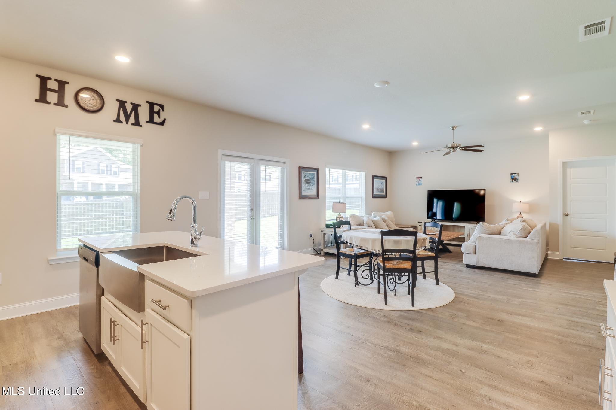 6016 Penni Lane, Ocean Springs, Mississippi image 9