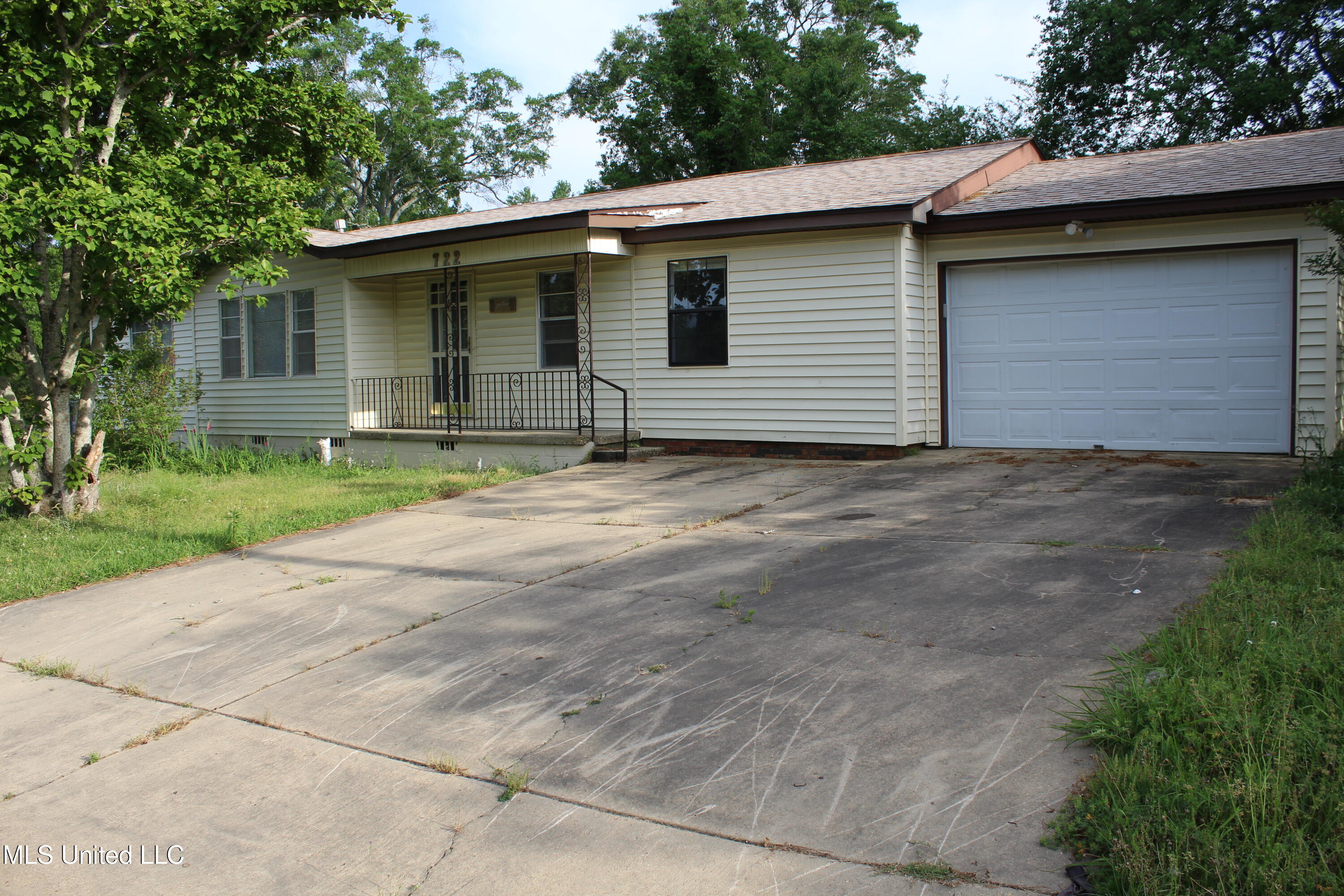 722 SE 1st Street, Magee, Mississippi image 1