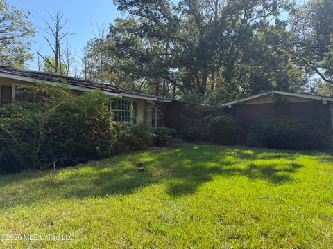 Homes For Sale - 220 Shady Circle<br/> Jackson, MS 39204
