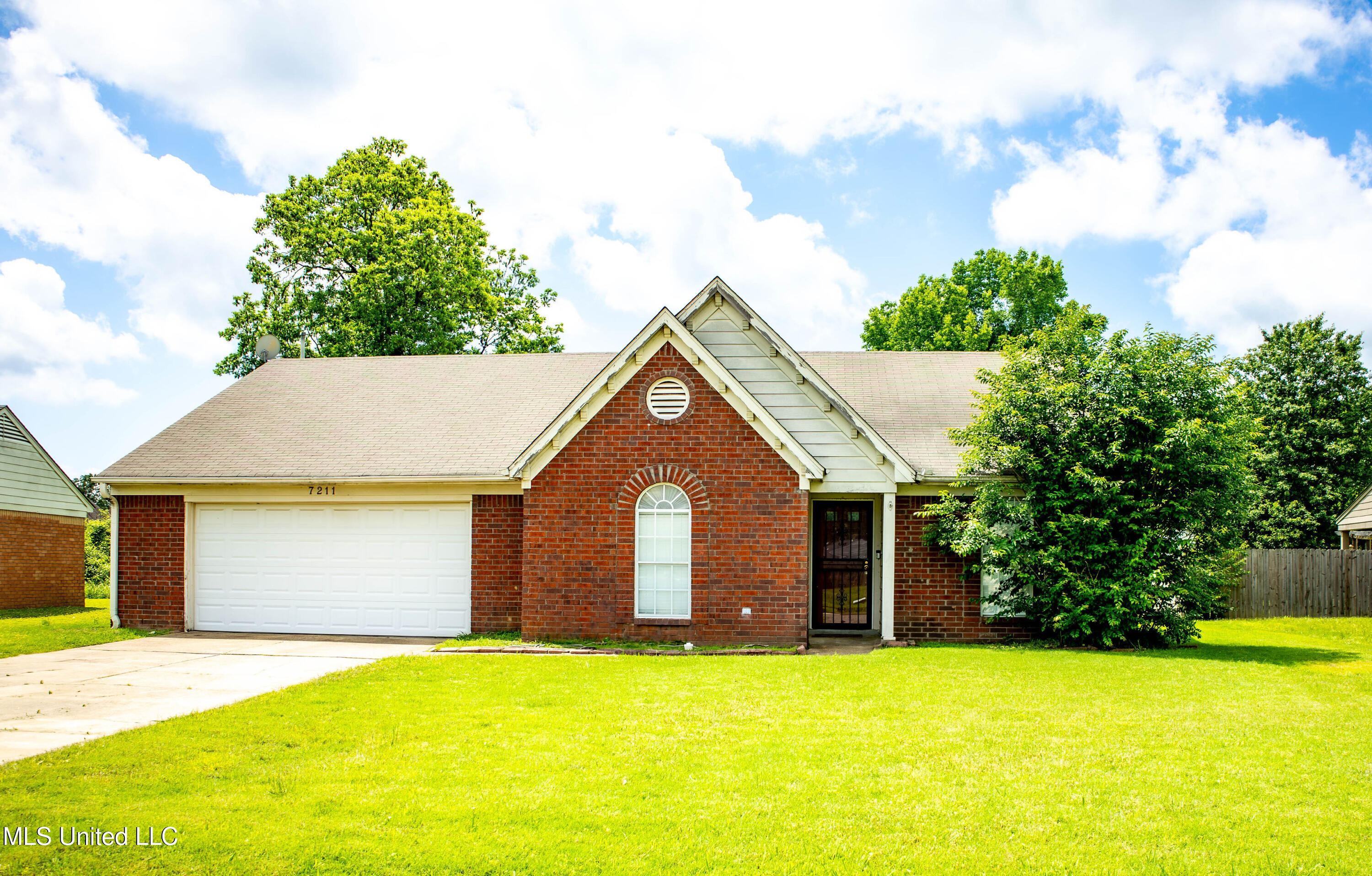 7211 Dunbarton Drive, Horn Lake, Mississippi image 1