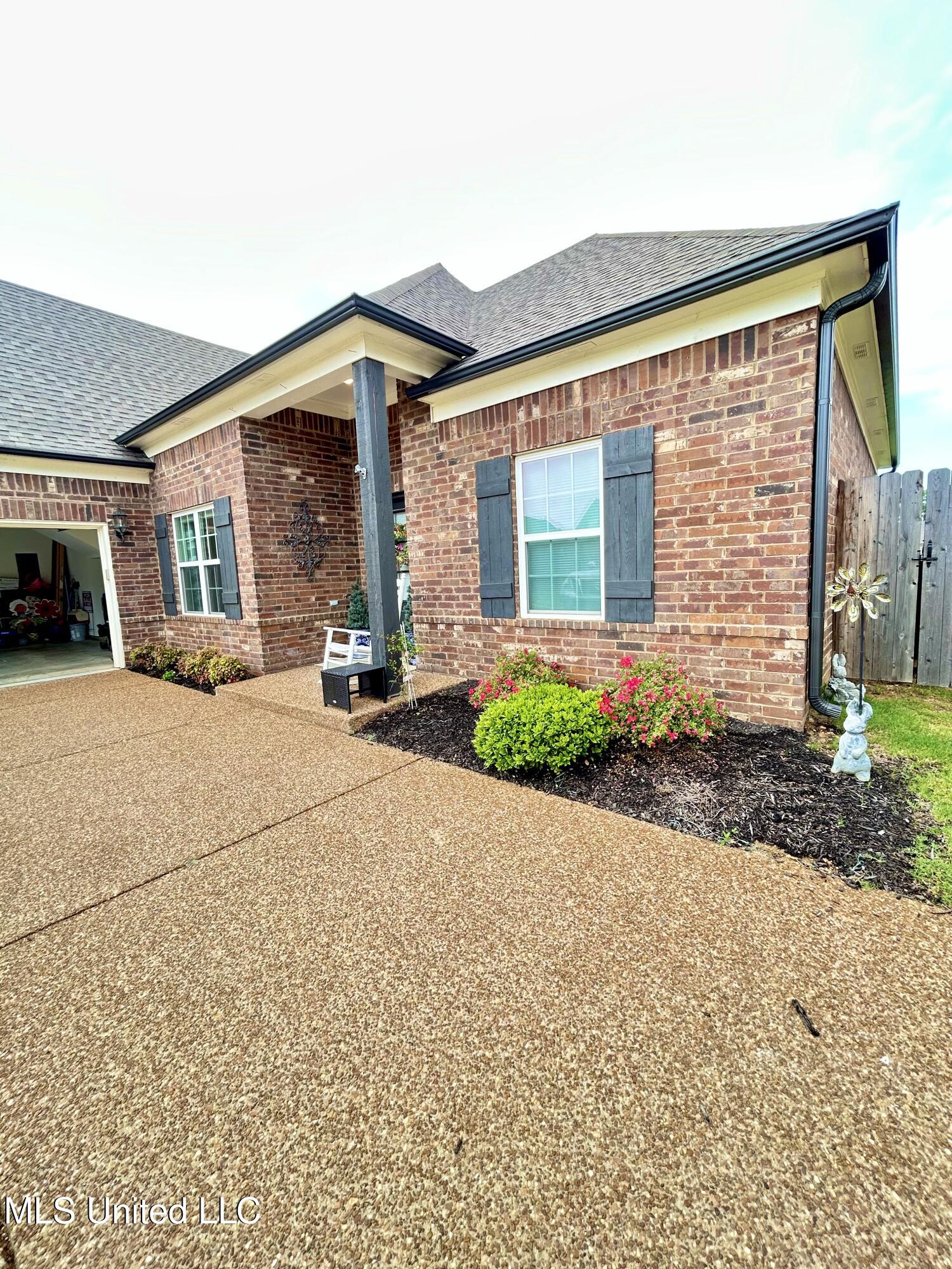 698 Rikard Drive, Hernando, Mississippi image 3