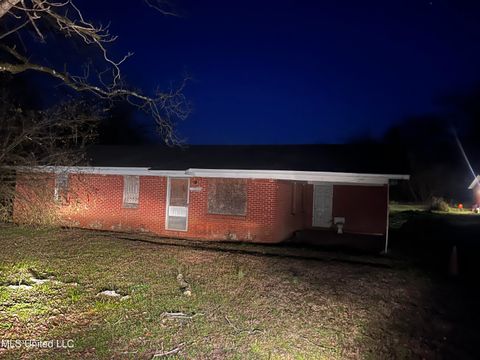 Homes For Sale - 226 N Quitman Street<br/> Winona, MS 38967