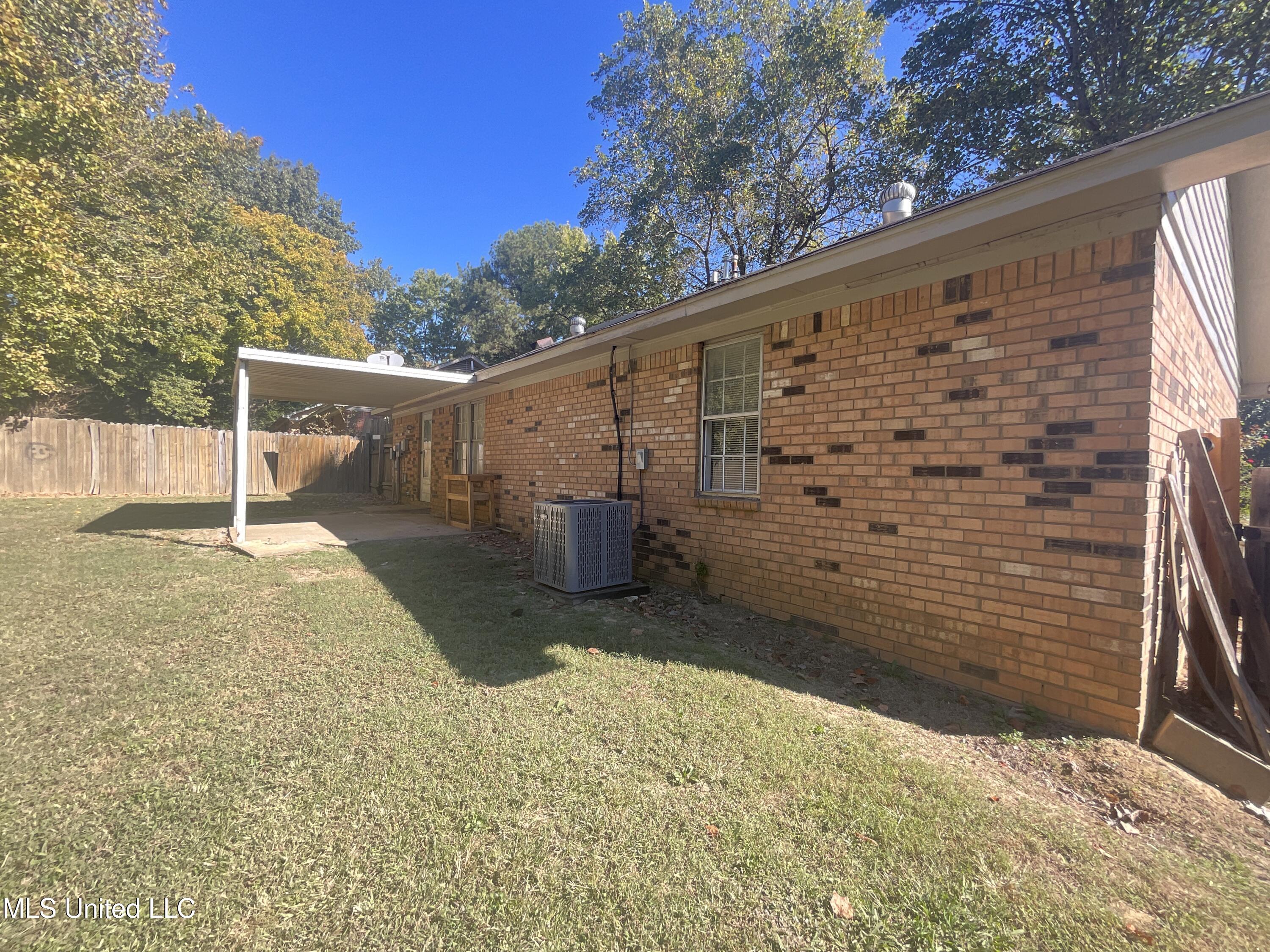 5655 Winterwood Drive, Horn Lake, Mississippi image 2