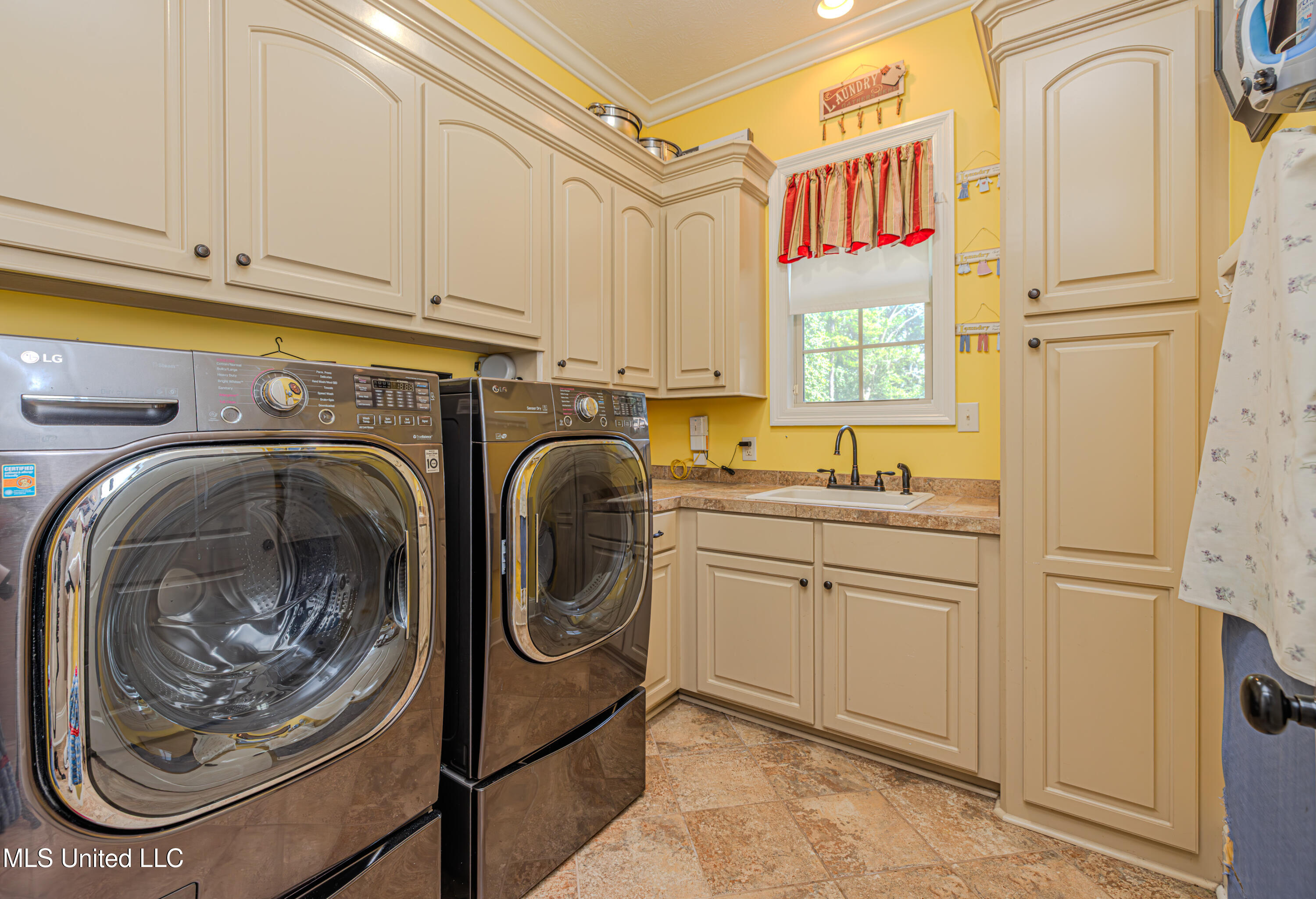 Clinton, Mississippi 39056, United States, 4 Bedrooms Bedrooms, ,5 BathroomsBathrooms,Residential,Pending,176248