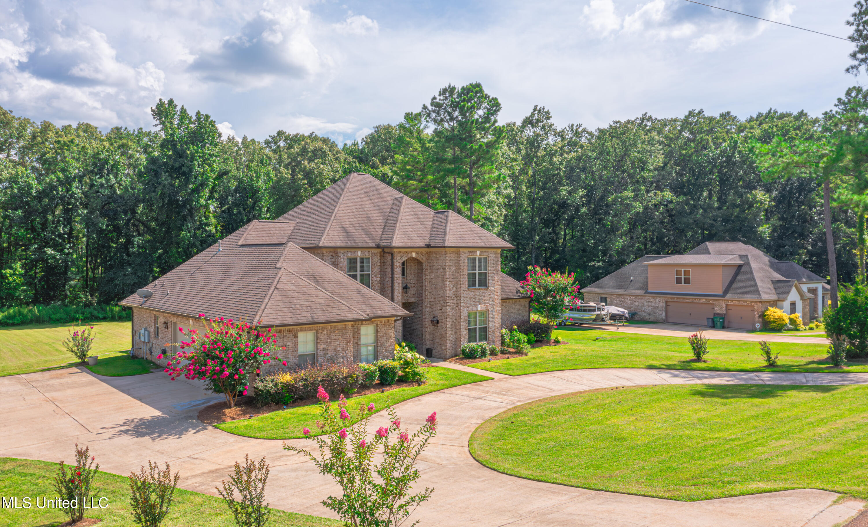 Clinton, Mississippi 39056, United States, 4 Bedrooms Bedrooms, ,5 BathroomsBathrooms,Residential,Pending,176248