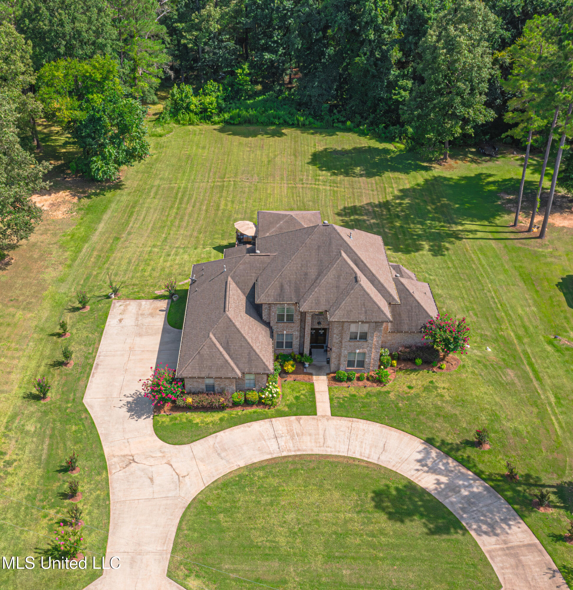 Clinton, Mississippi 39056, United States, 4 Bedrooms Bedrooms, ,5 BathroomsBathrooms,Residential,Pending,176248