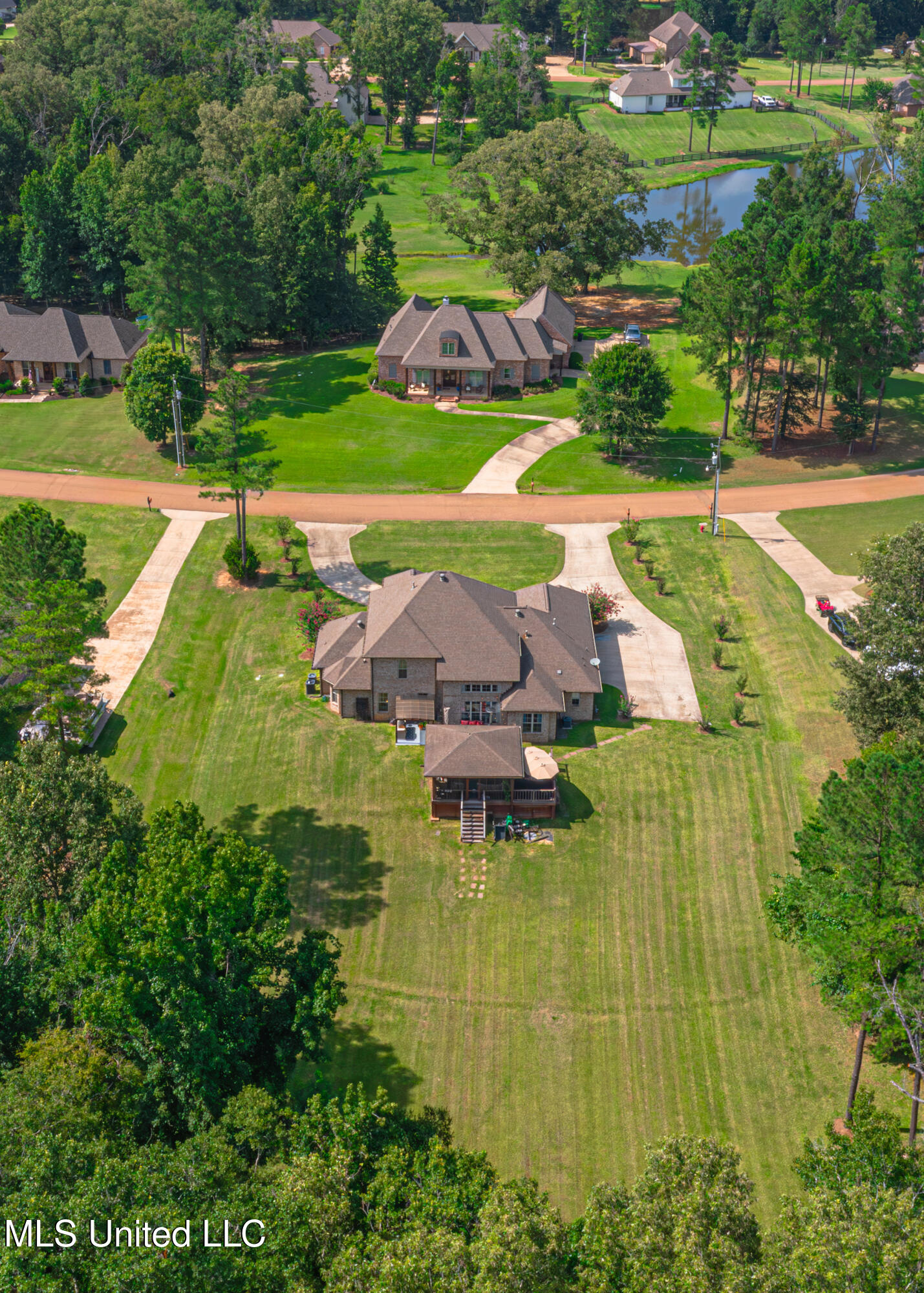 Clinton, Mississippi 39056, United States, 4 Bedrooms Bedrooms, ,5 BathroomsBathrooms,Residential,Pending,176248