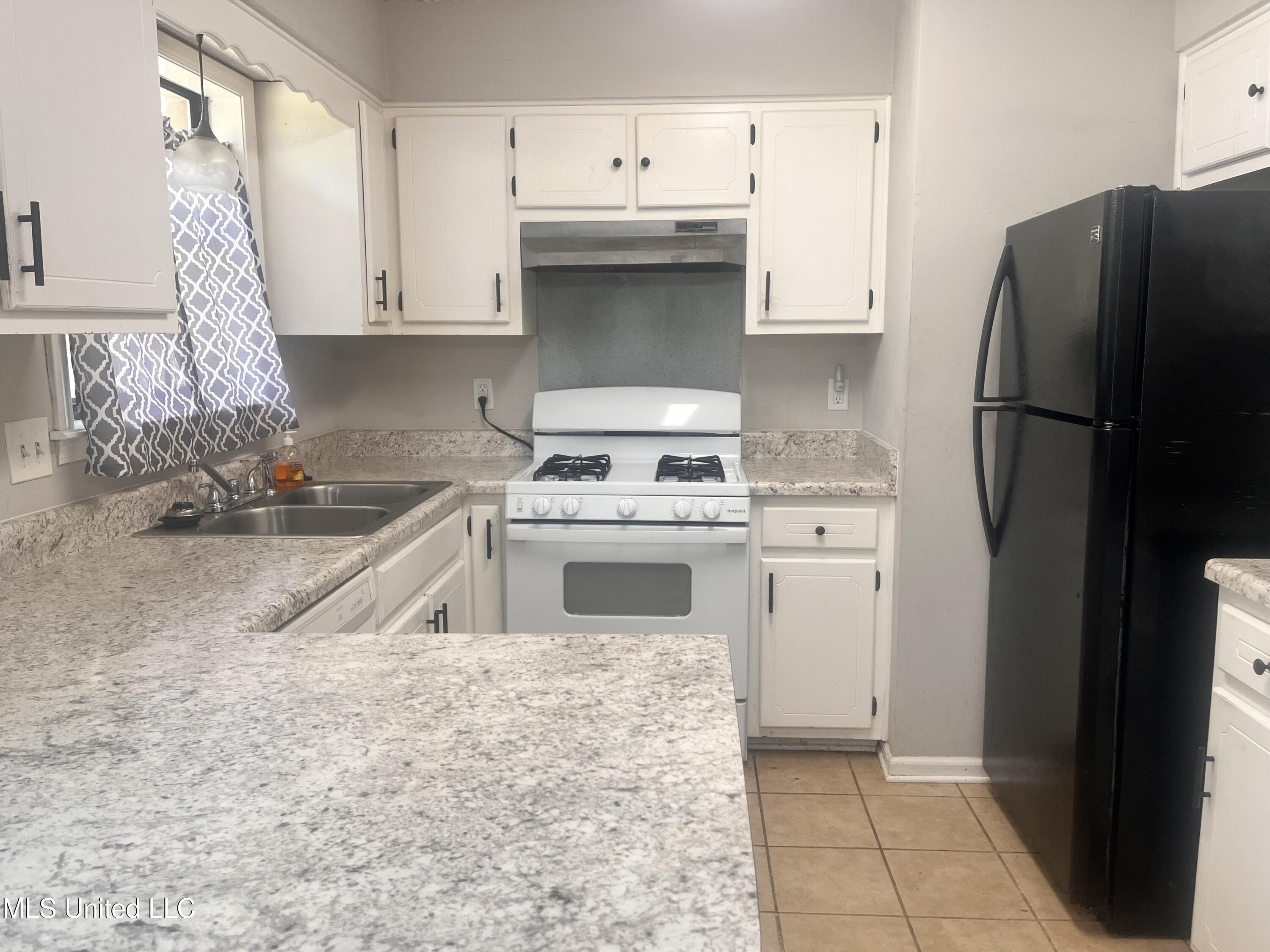 7089 Pandora Pass, Olive Branch, Mississippi image 2