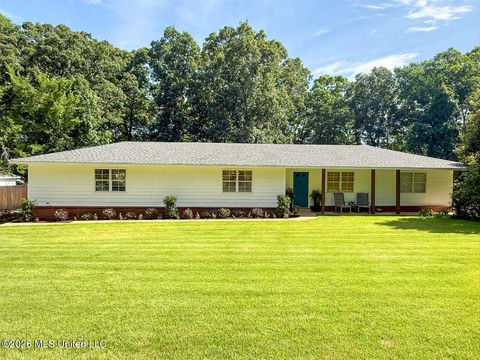 Homes For Sale - 148 Red Hills Road<br/> Byhalia, MS 38611
