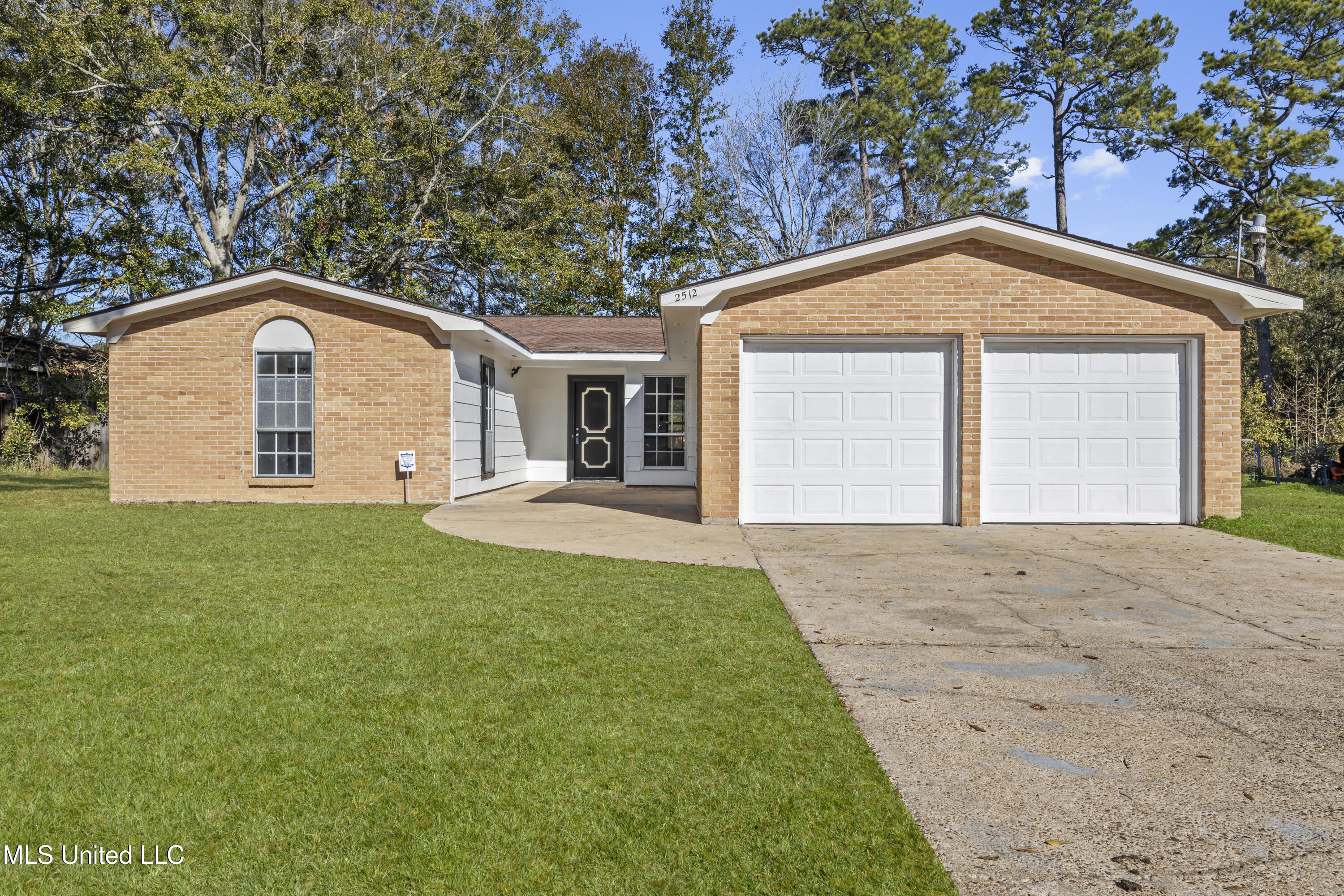 2512 Holiday Drive, Gautier, Mississippi image 2