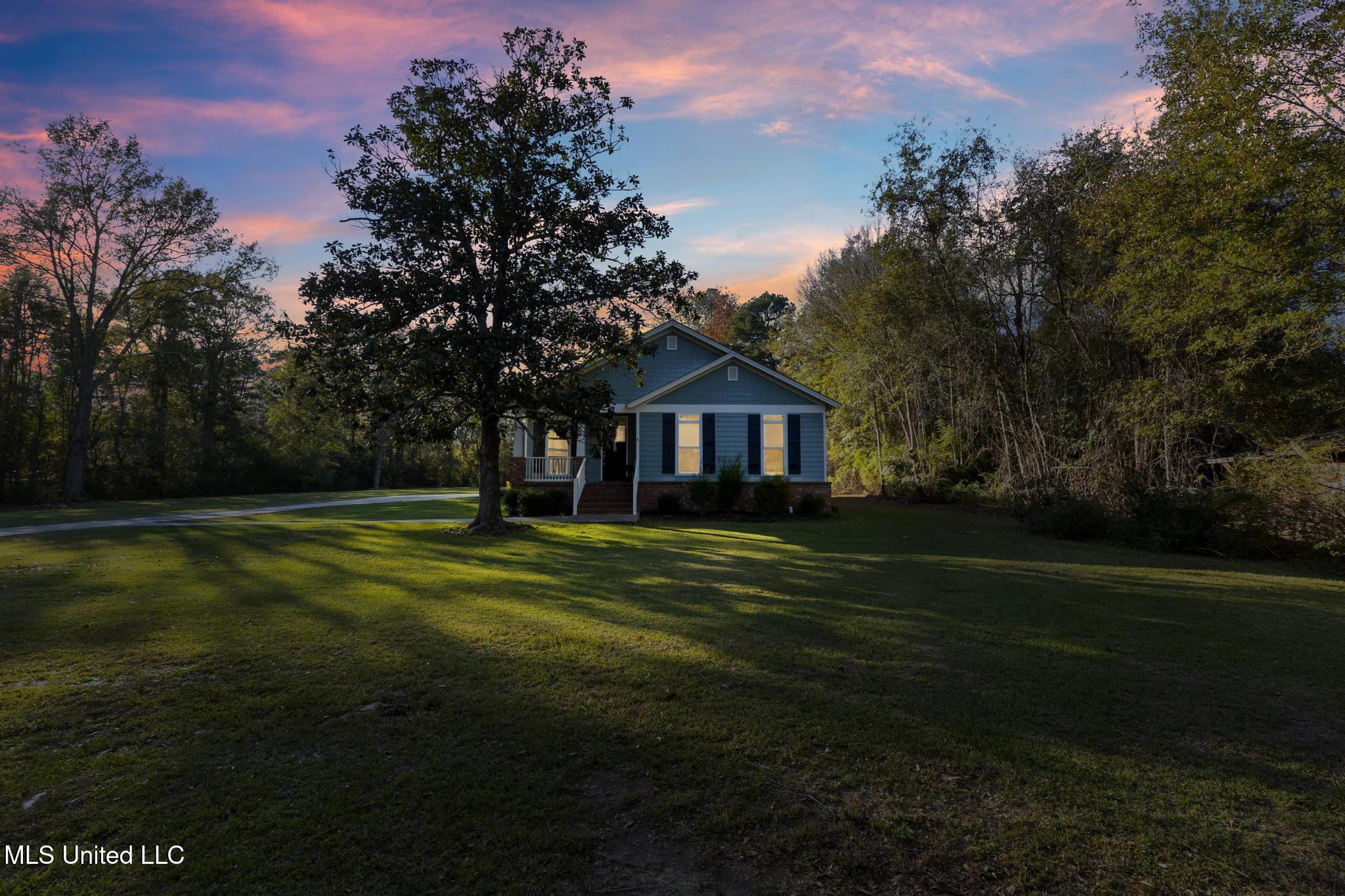 1112 N 34th Avenue, Hattiesburg, Mississippi image 1