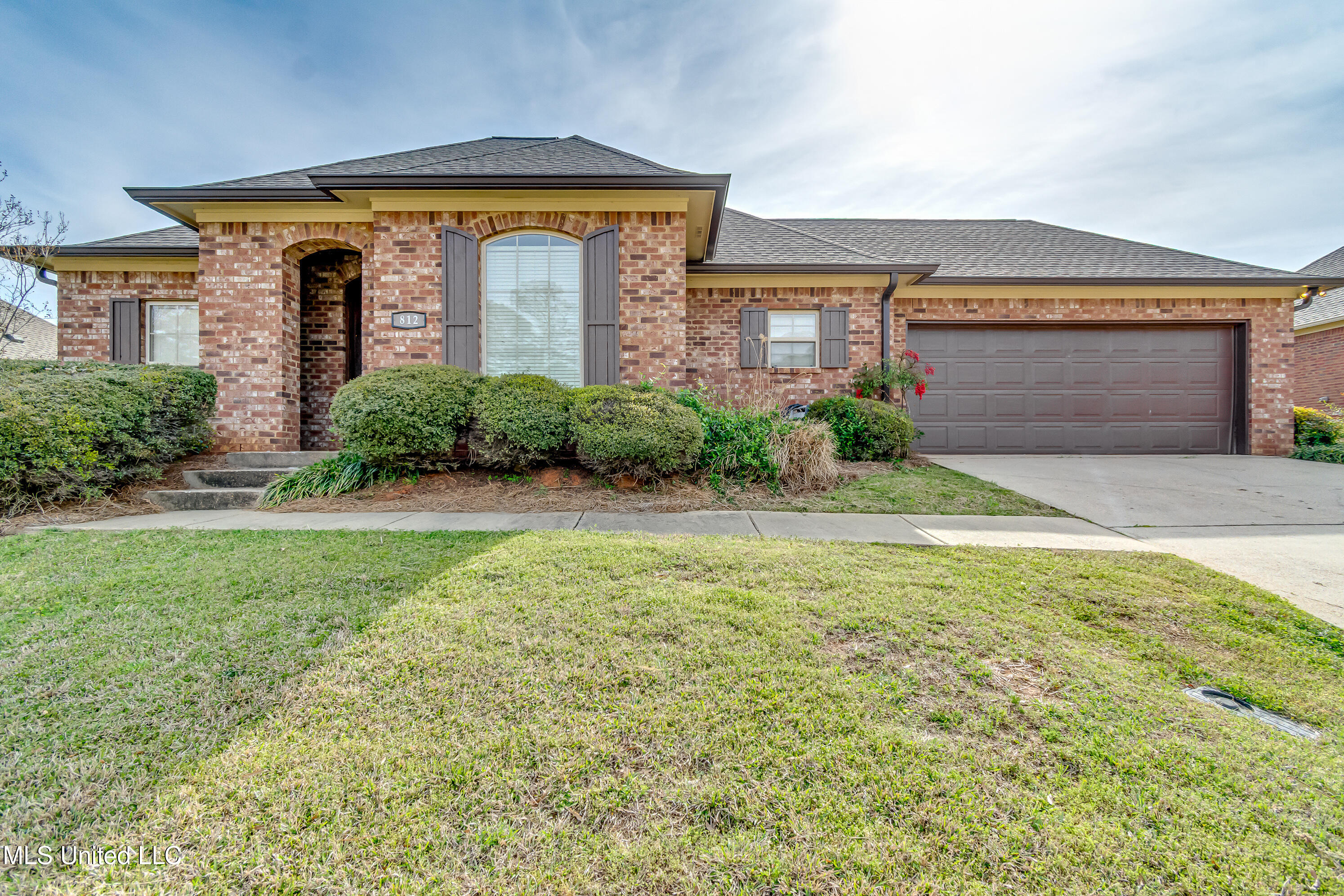 812 Willow Grande Circle, Brandon, Mississippi image 1