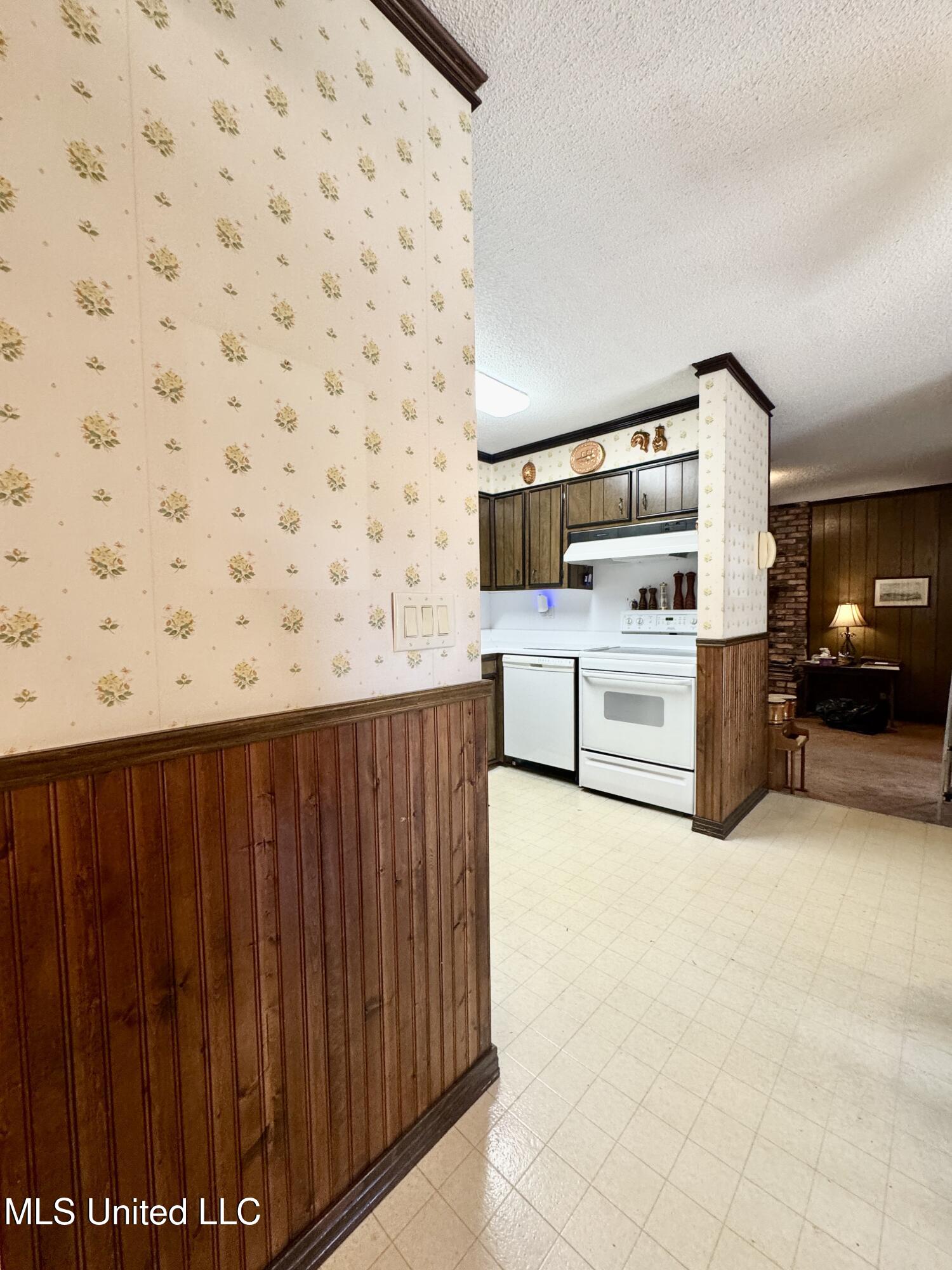 360 Rich Avenue, Biloxi, Mississippi image 11