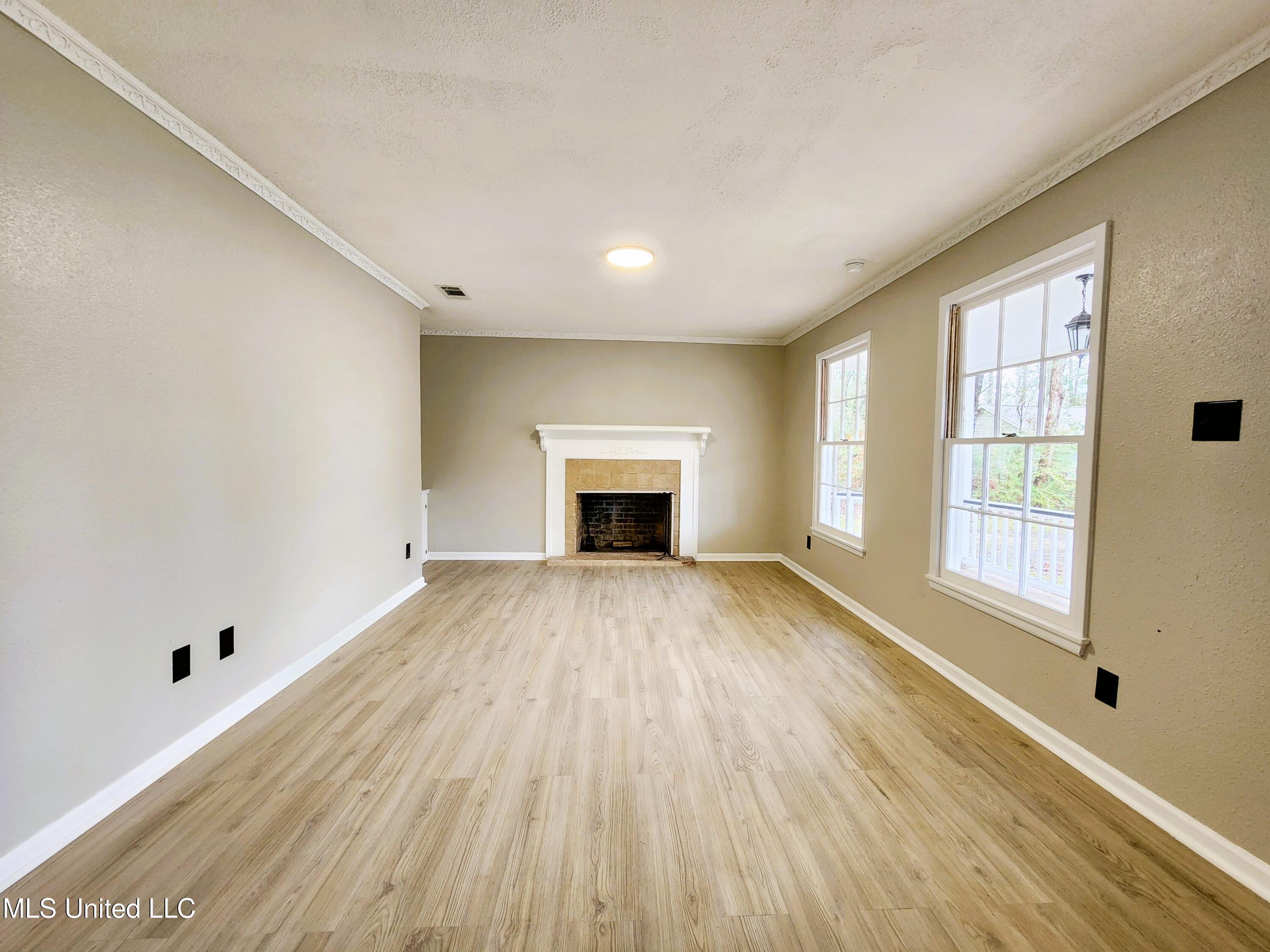 4422 Stratford Circle, Moss Point, Mississippi image 9