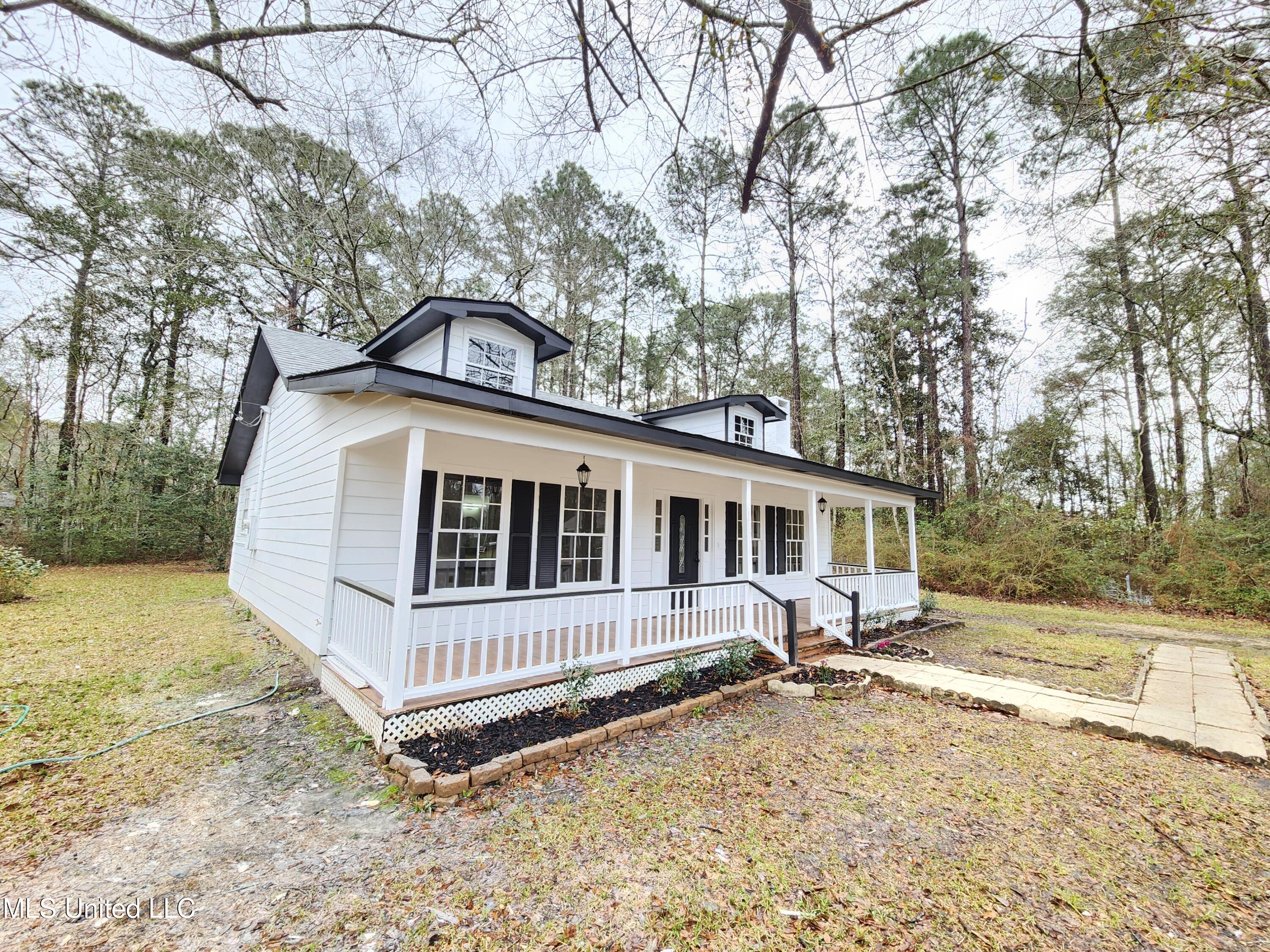 4422 Stratford Circle, Moss Point, Mississippi image 3