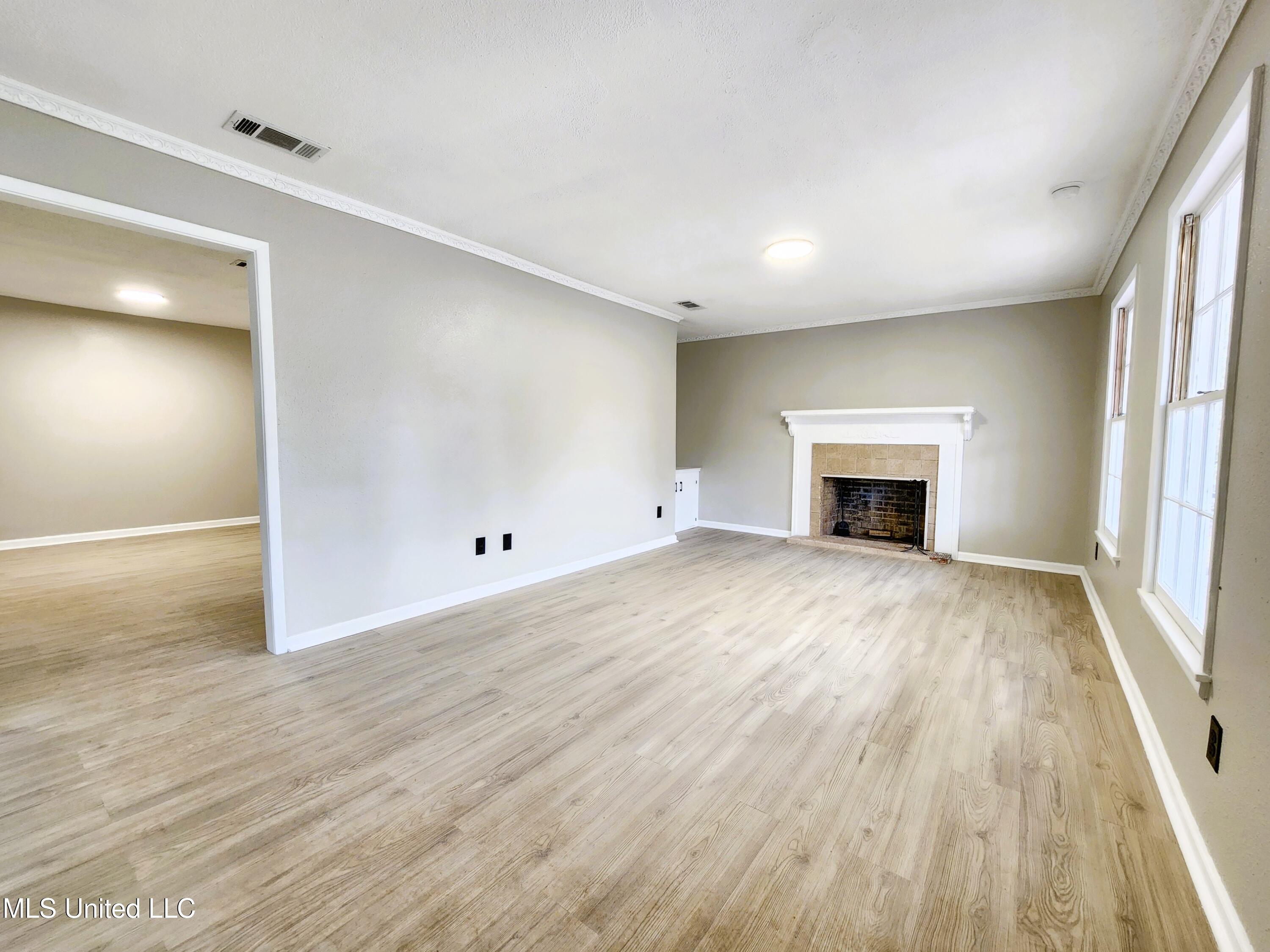 4422 Stratford Circle, Moss Point, Mississippi image 8