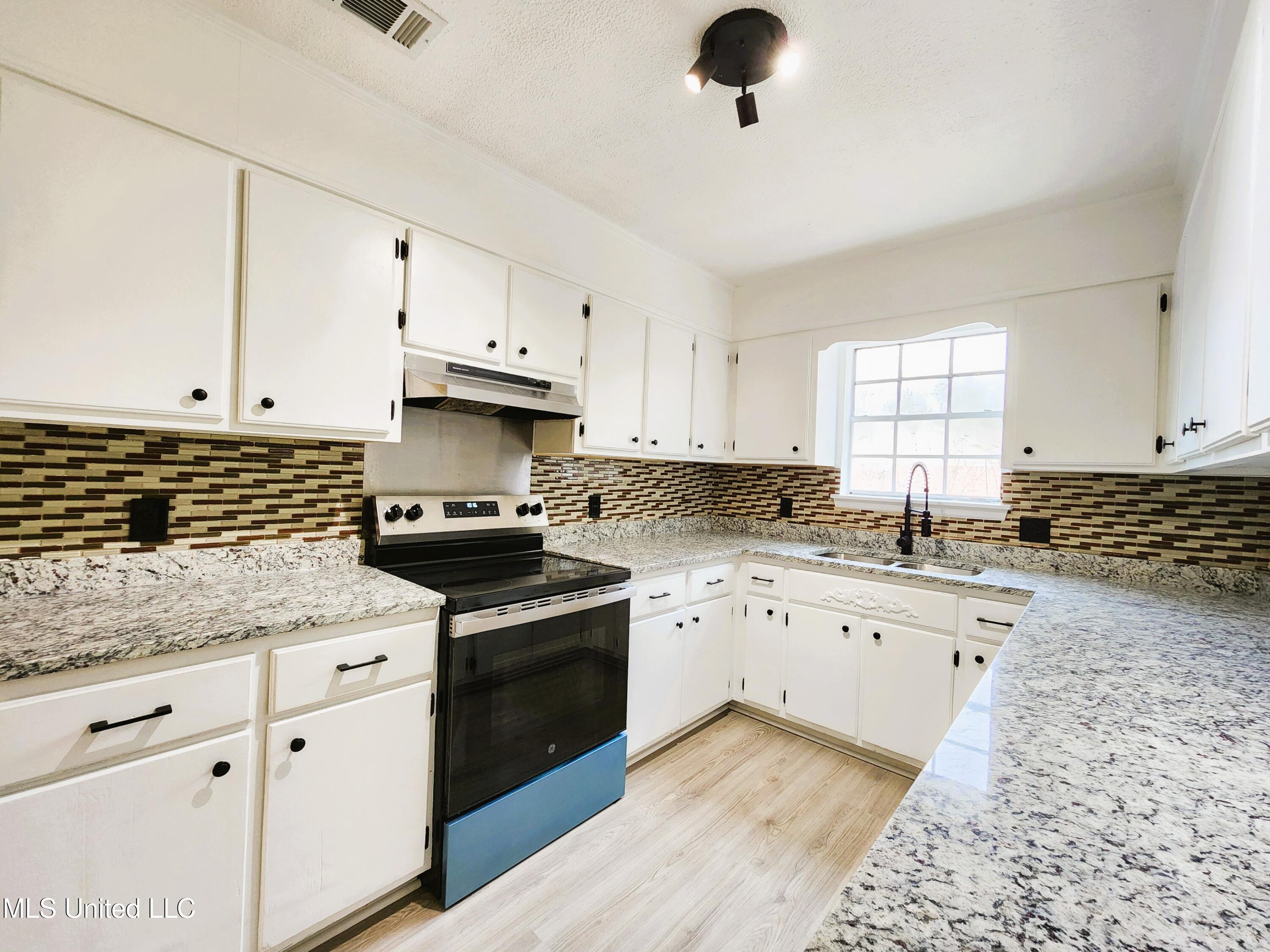4422 Stratford Circle, Moss Point, Mississippi image 10