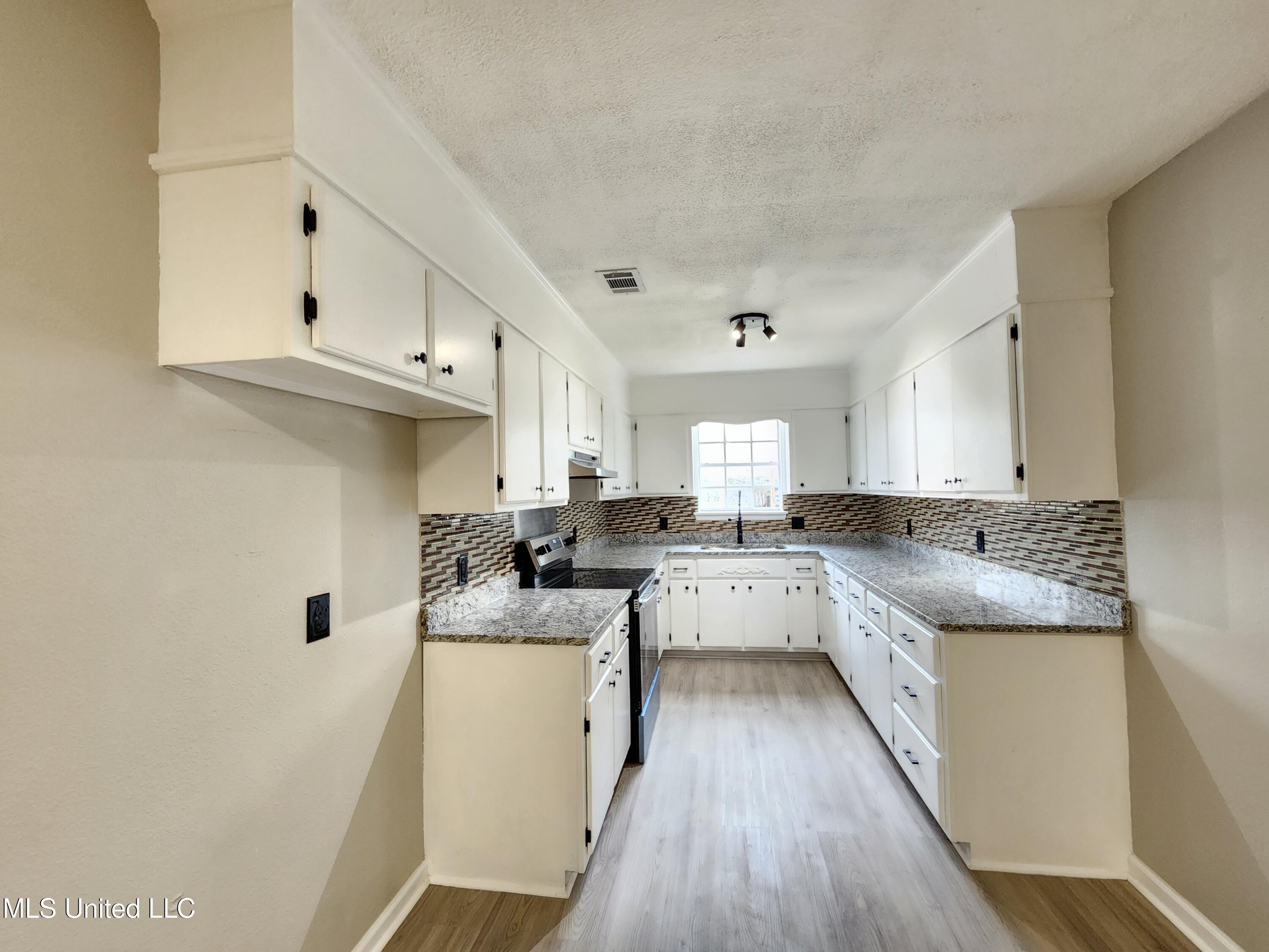 4422 Stratford Circle, Moss Point, Mississippi image 13
