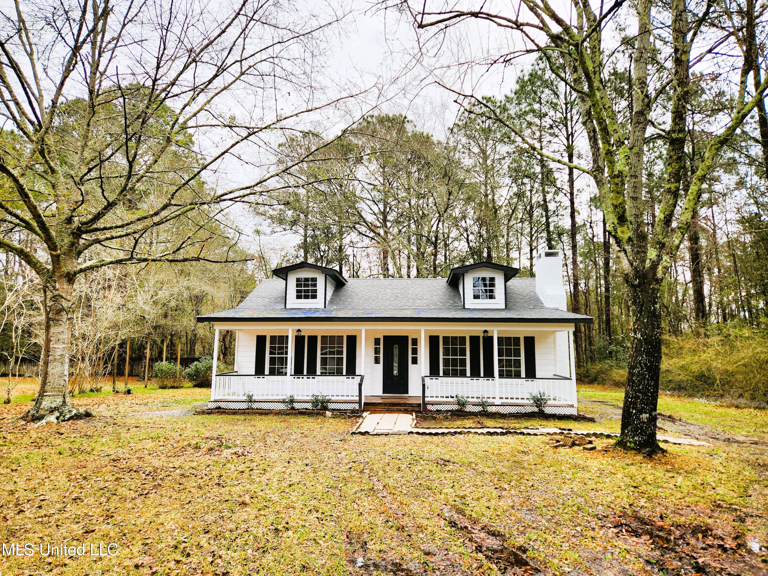 4422 Stratford Circle, Moss Point, Mississippi image 2