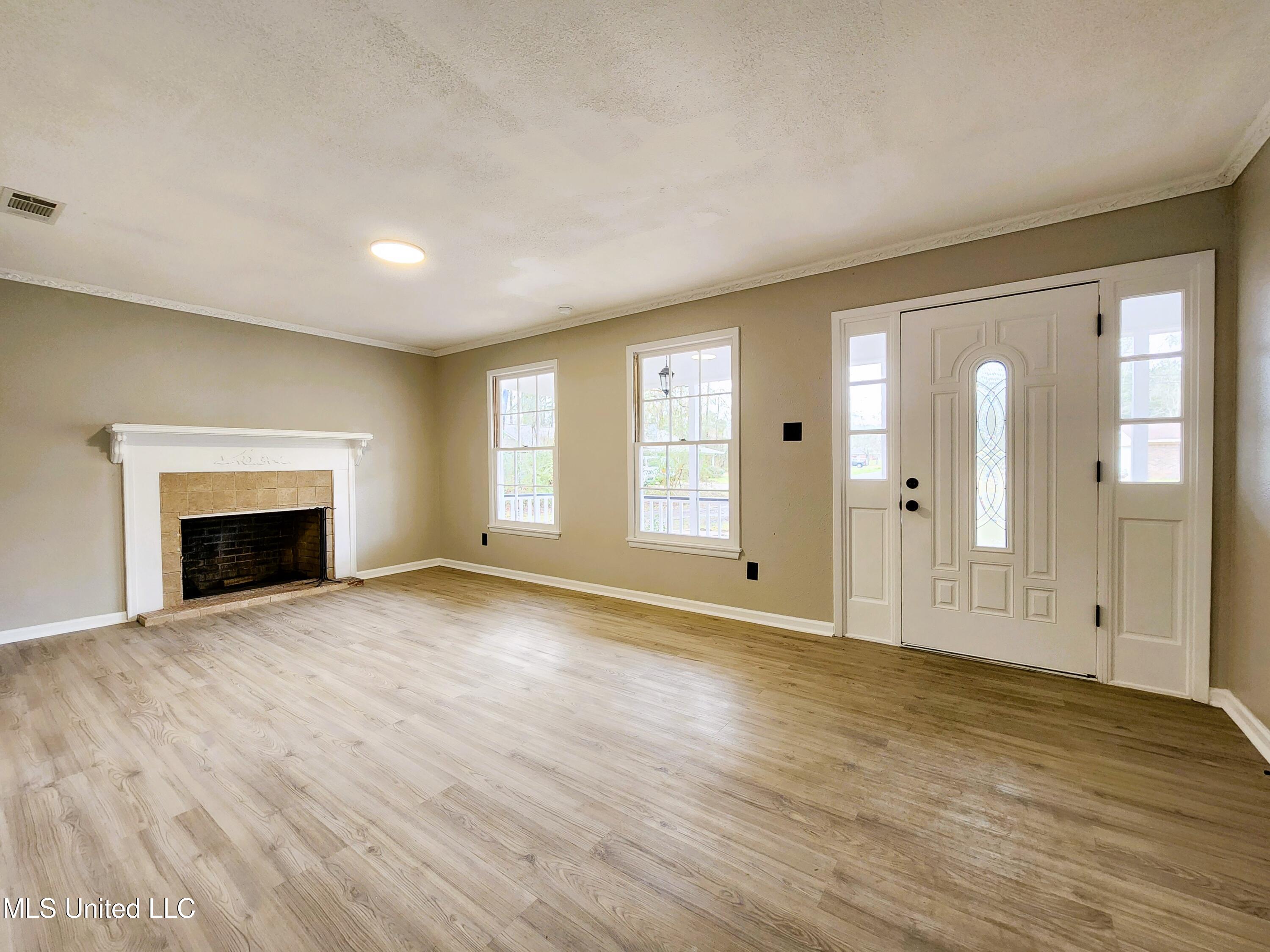 4422 Stratford Circle, Moss Point, Mississippi image 7