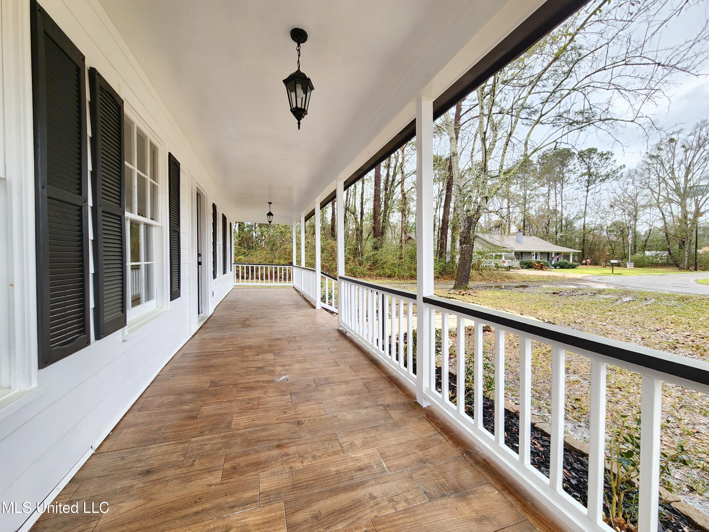4422 Stratford Circle, Moss Point, Mississippi image 6