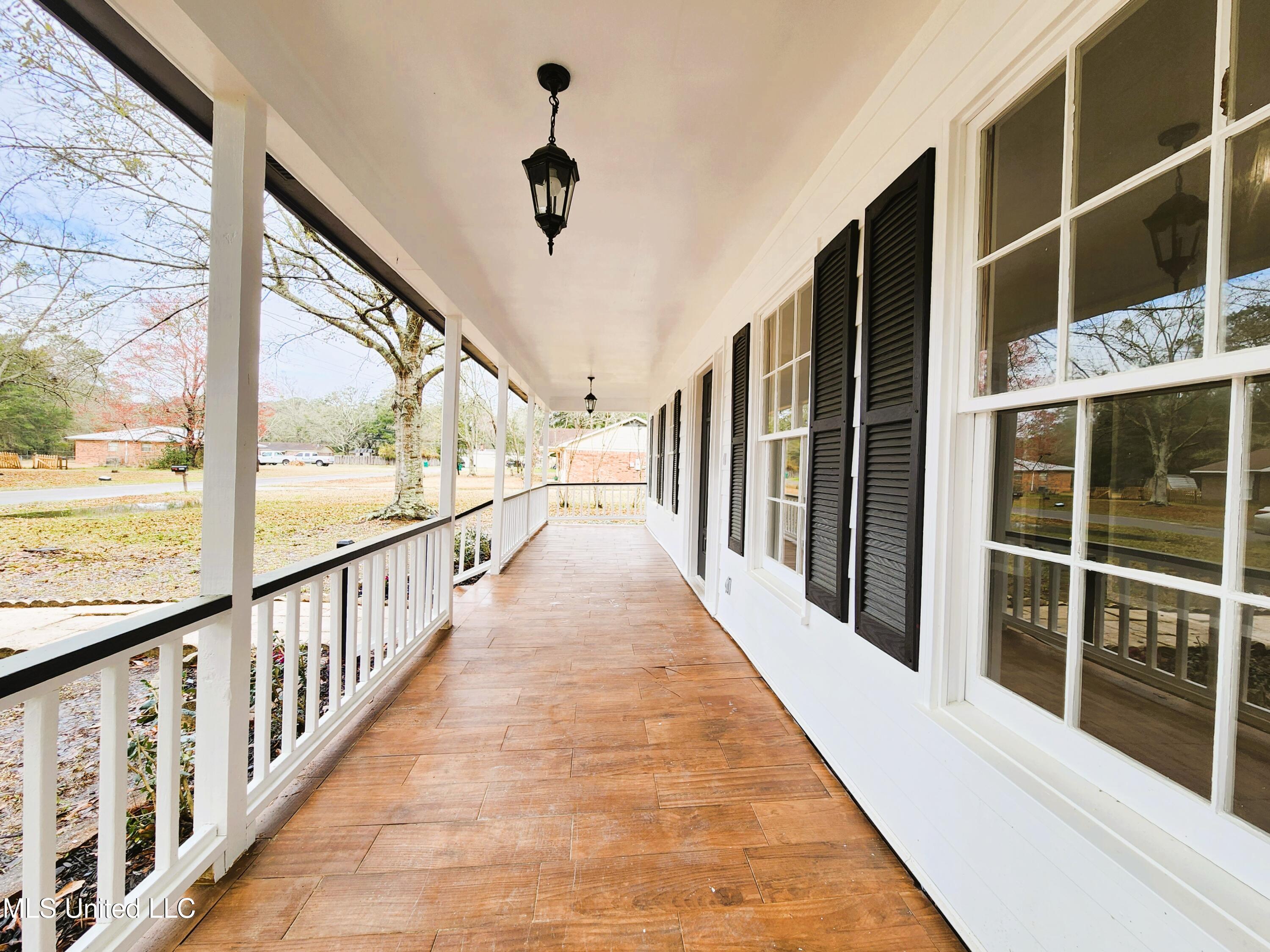 4422 Stratford Circle, Moss Point, Mississippi image 5