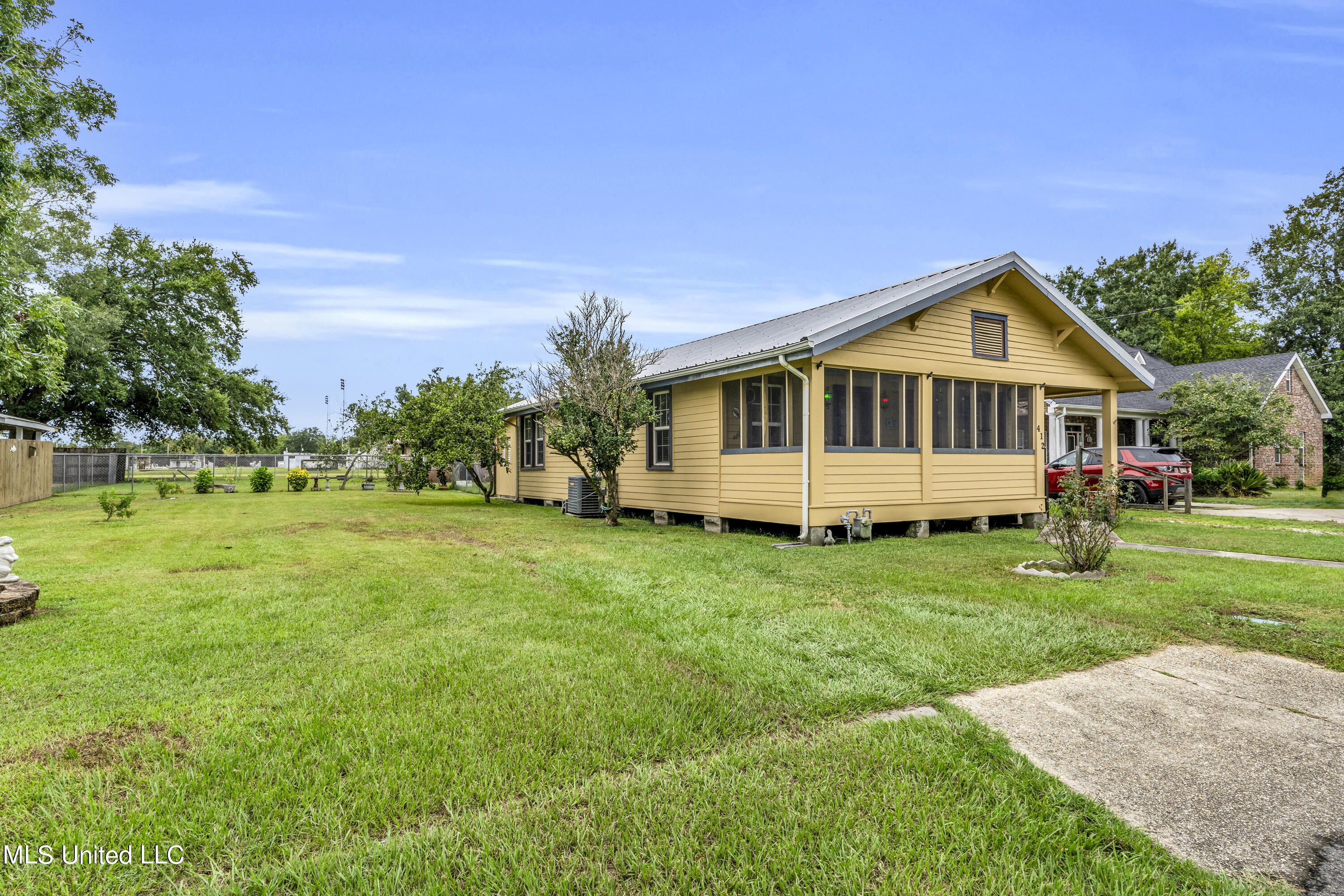 412 Easterbrook Street, Bay Saint Louis, Mississippi image 3