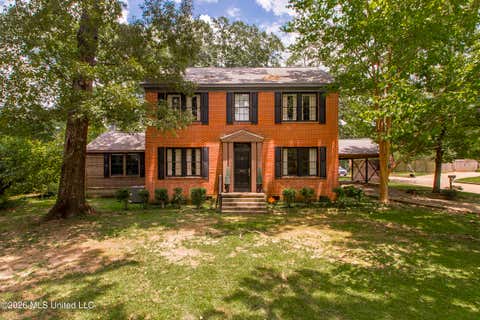 Homes For Sale - 900 N James Avenue<br/> McComb, MS 39648
