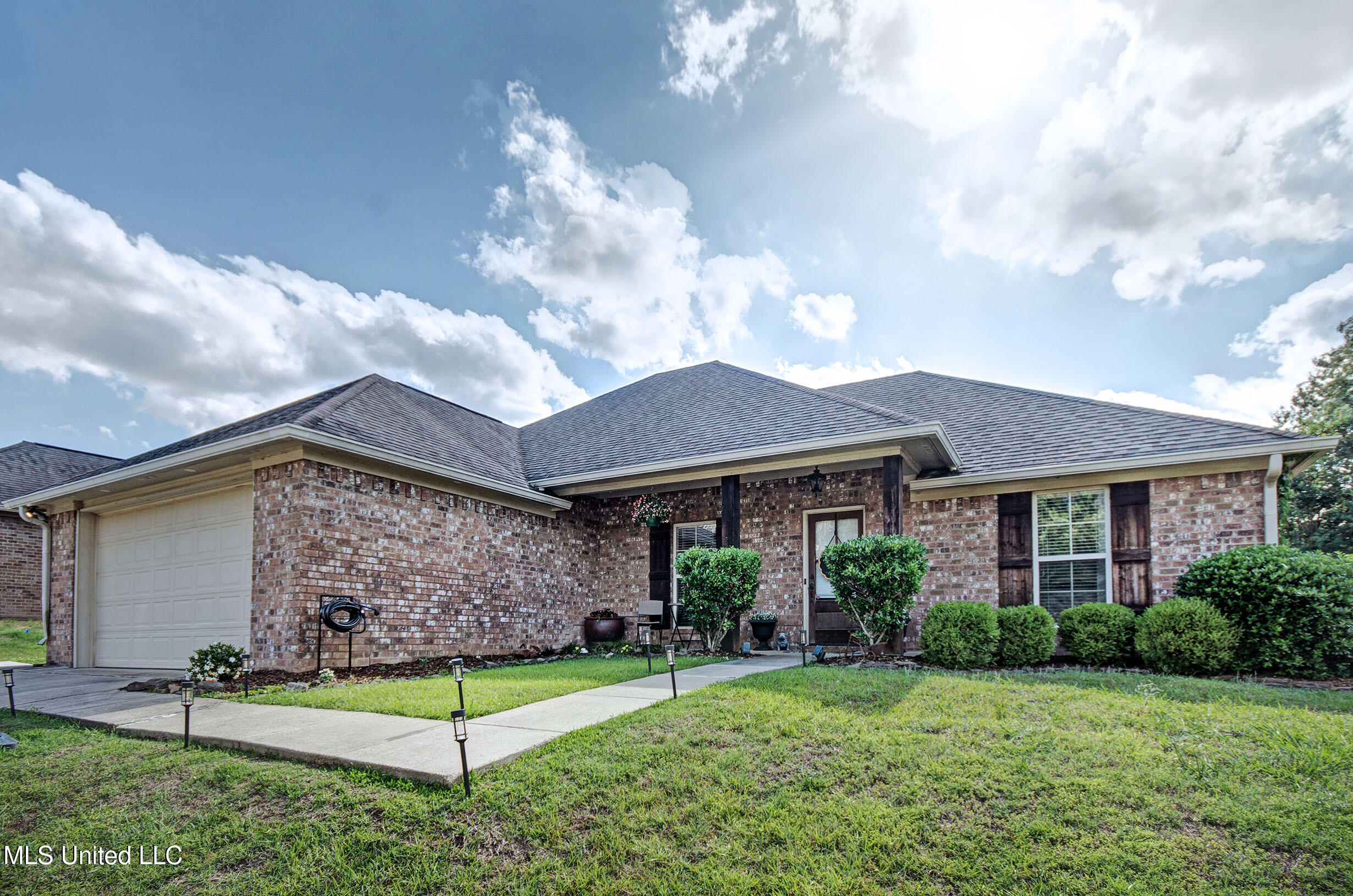 862 Willow Grande Circle, Brandon, Mississippi image 1