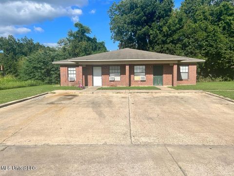 Multifamily For Sale - 412 E Hays Street<br/> Washington County, Hollandale, MS 38748