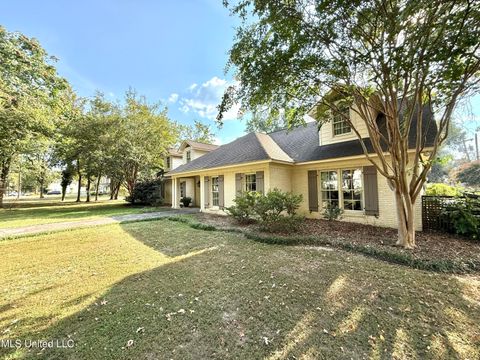 Homes For Sale - 907 Grand Boulevard<br/> Leflore County, Greenwood, MS 38930